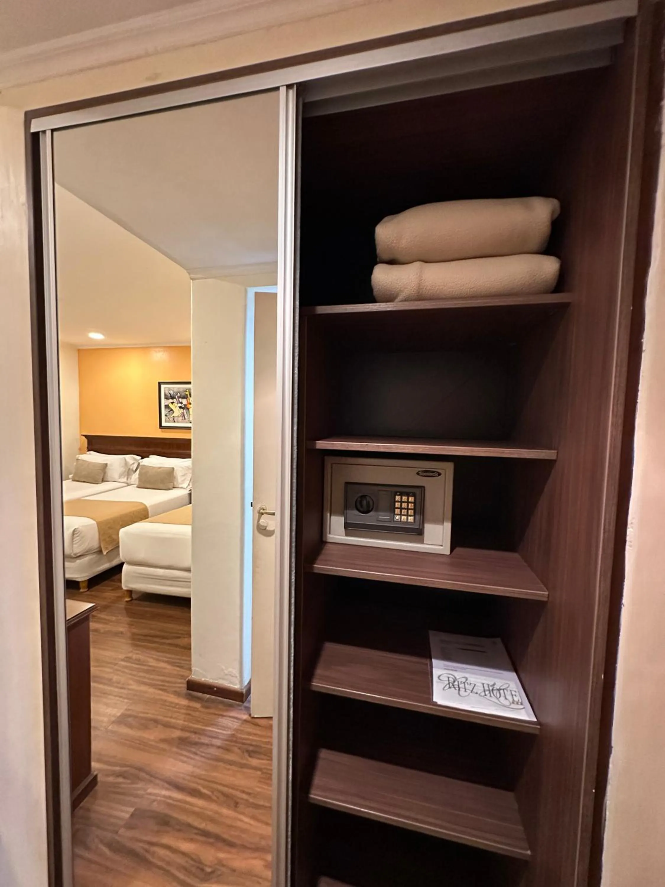 safe, Bed in Ritz Hotel Mendoza