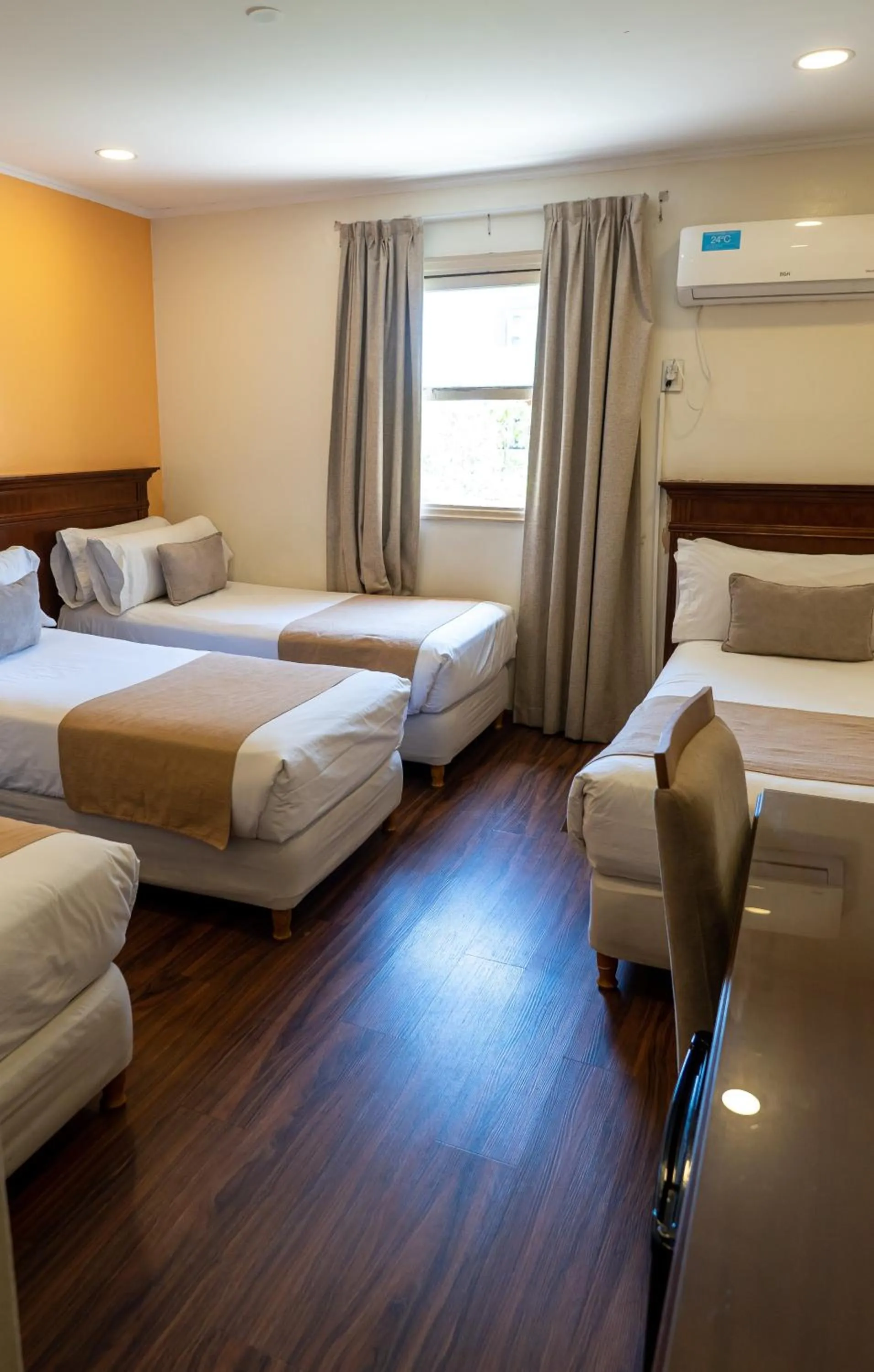 Photo of the whole room, Bed in Ritz Hotel Mendoza