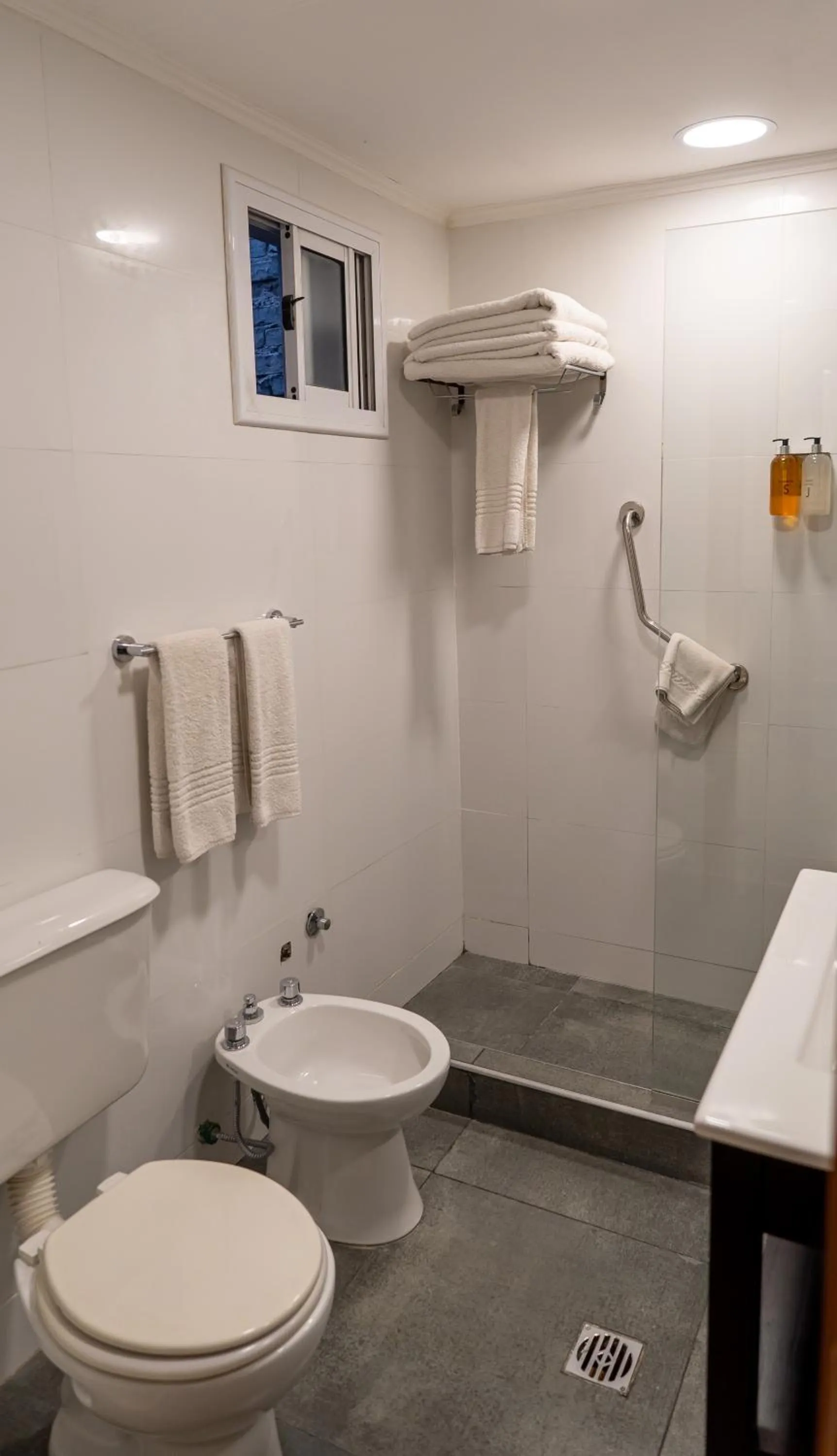 Shower in Ritz Hotel Mendoza