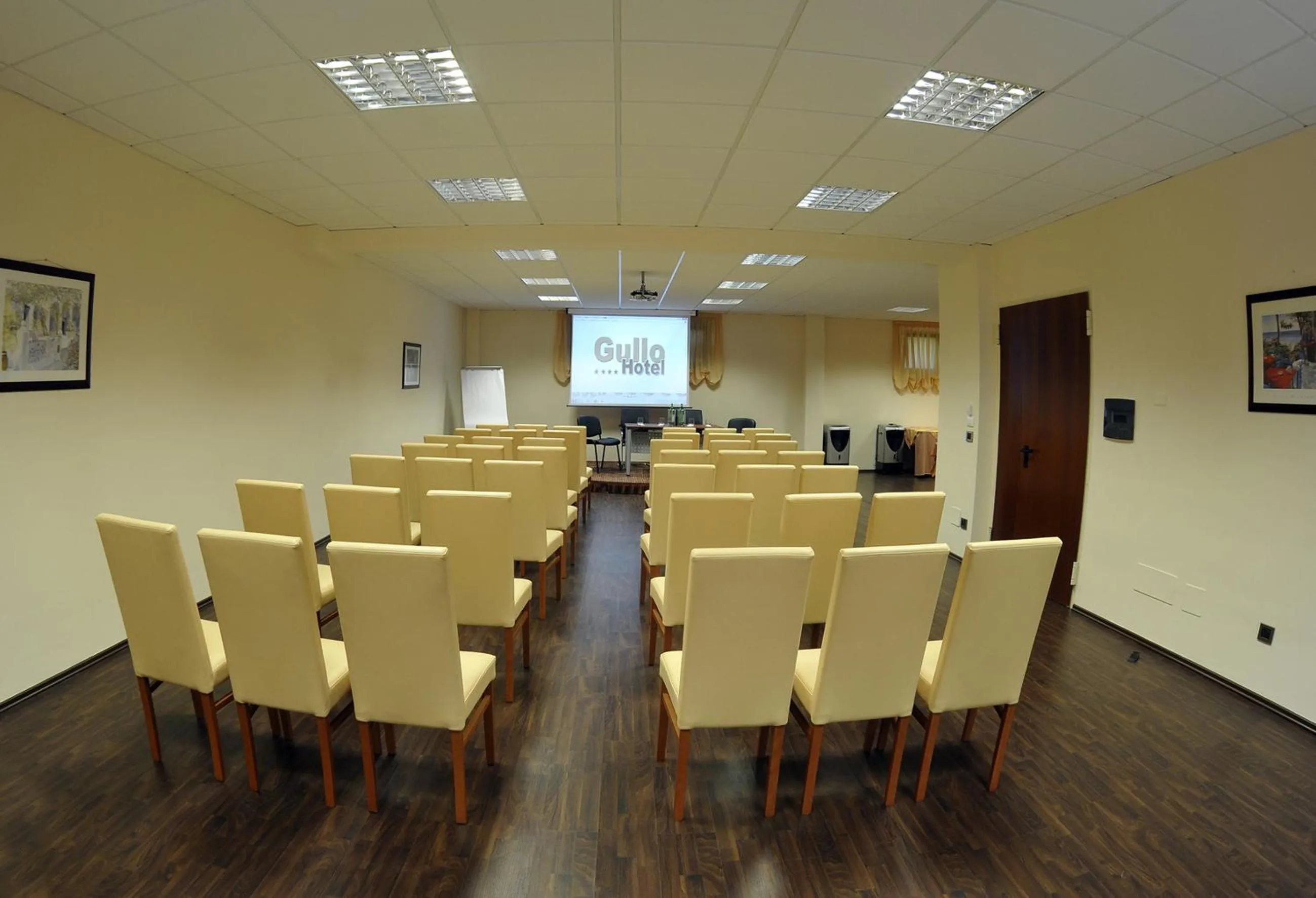 Business facilities in Gullo Hotel
