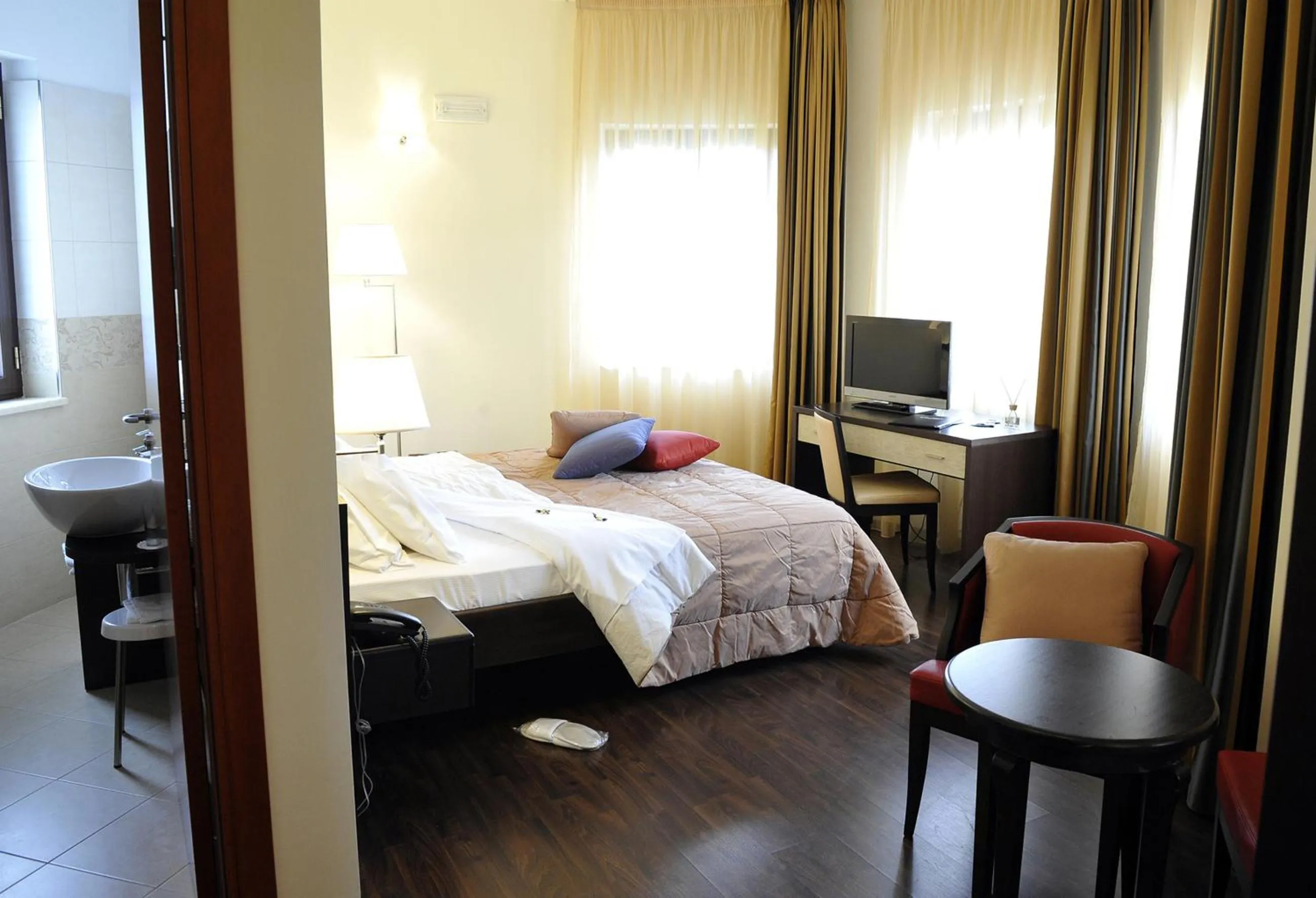 Bedroom, Bed in Gullo Hotel