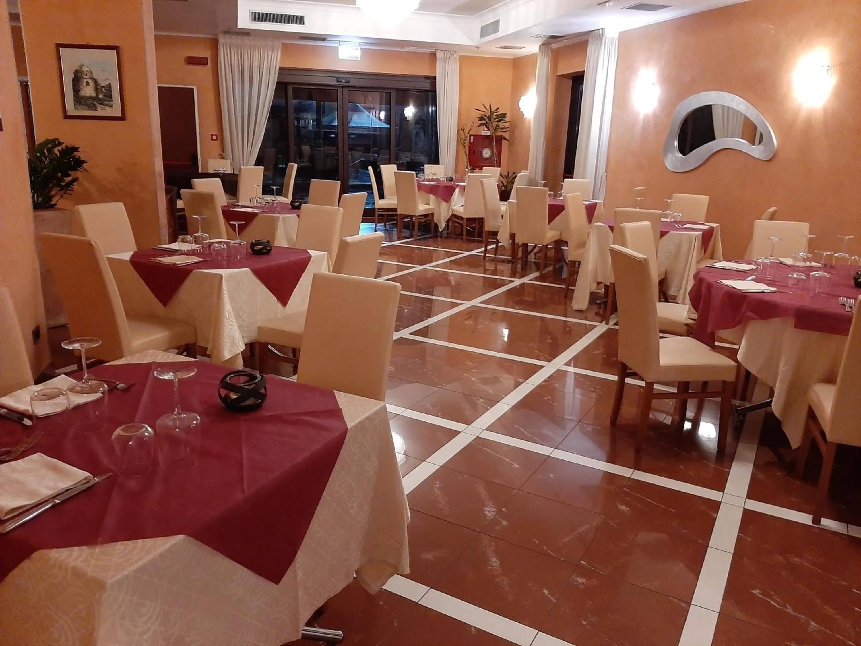 Restaurant/places to eat in Gullo Hotel