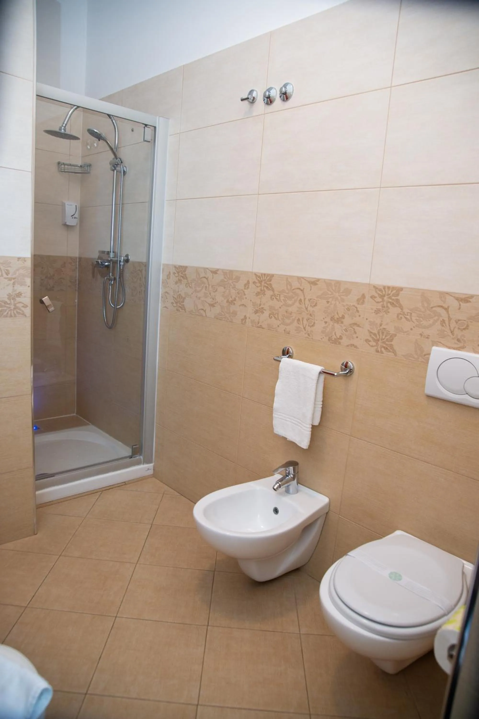 Bathroom in Gullo Hotel