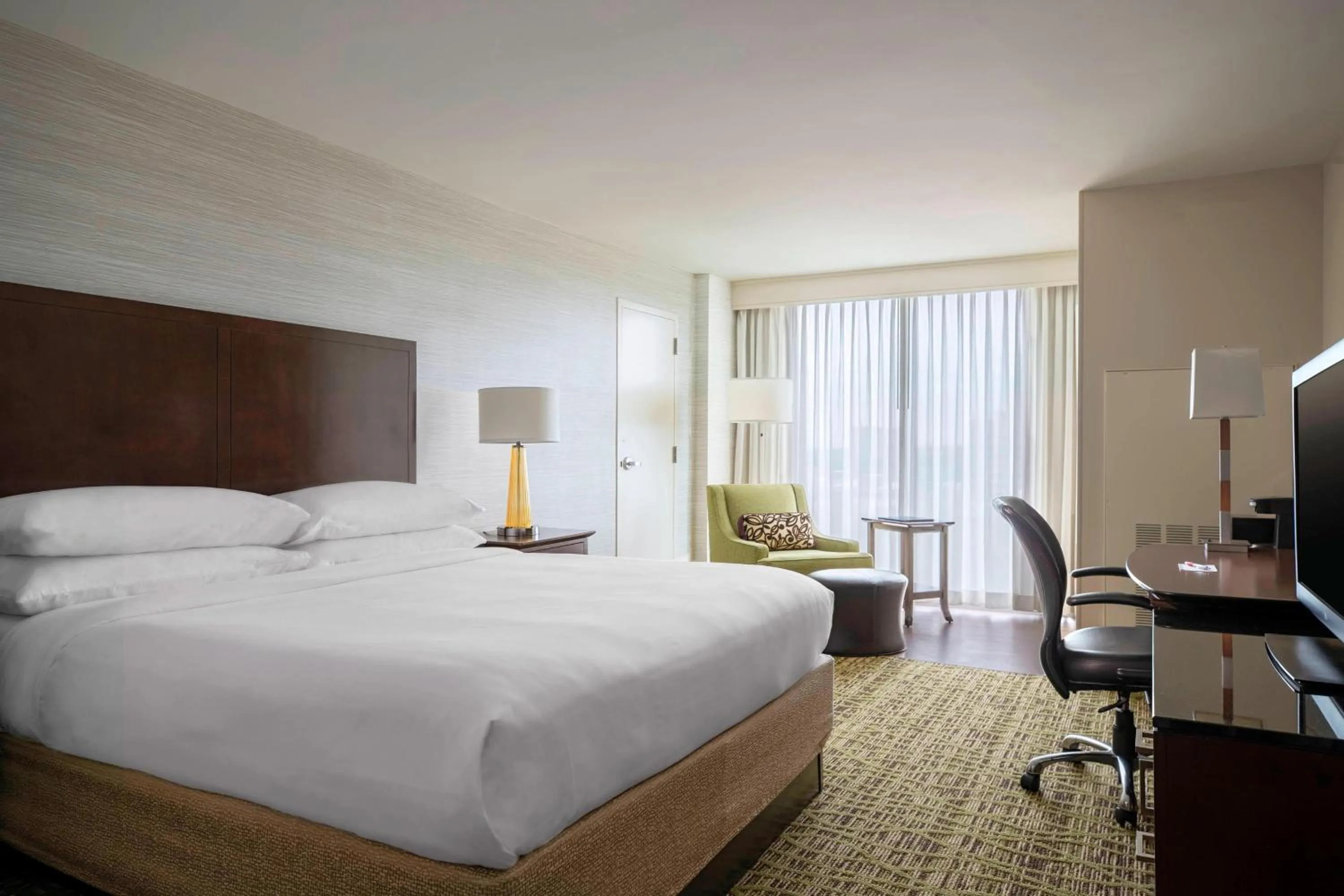 Bedroom, Bed in Atlanta Marriott Perimeter Center
