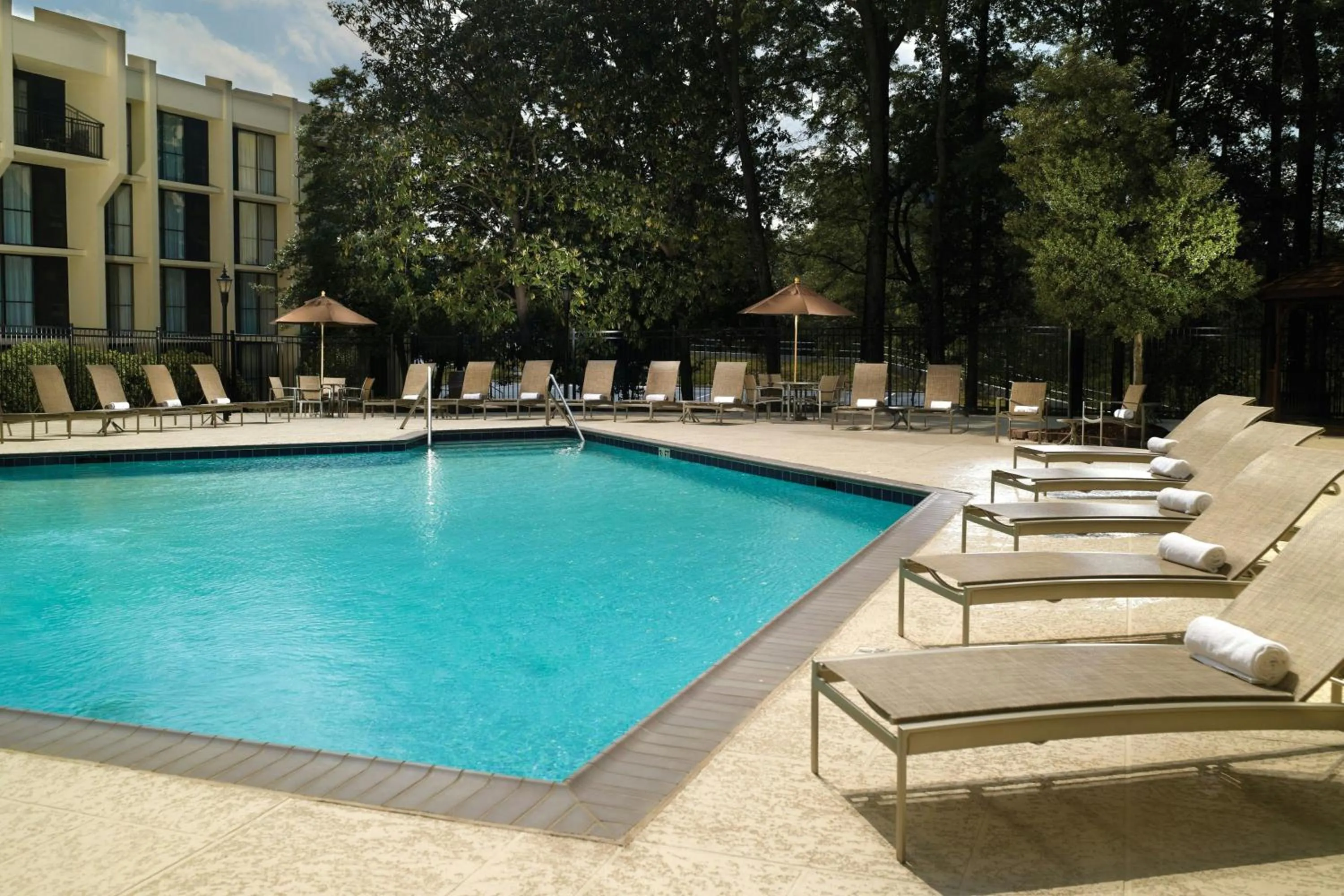 Swimming pool in Atlanta Marriott Perimeter Center