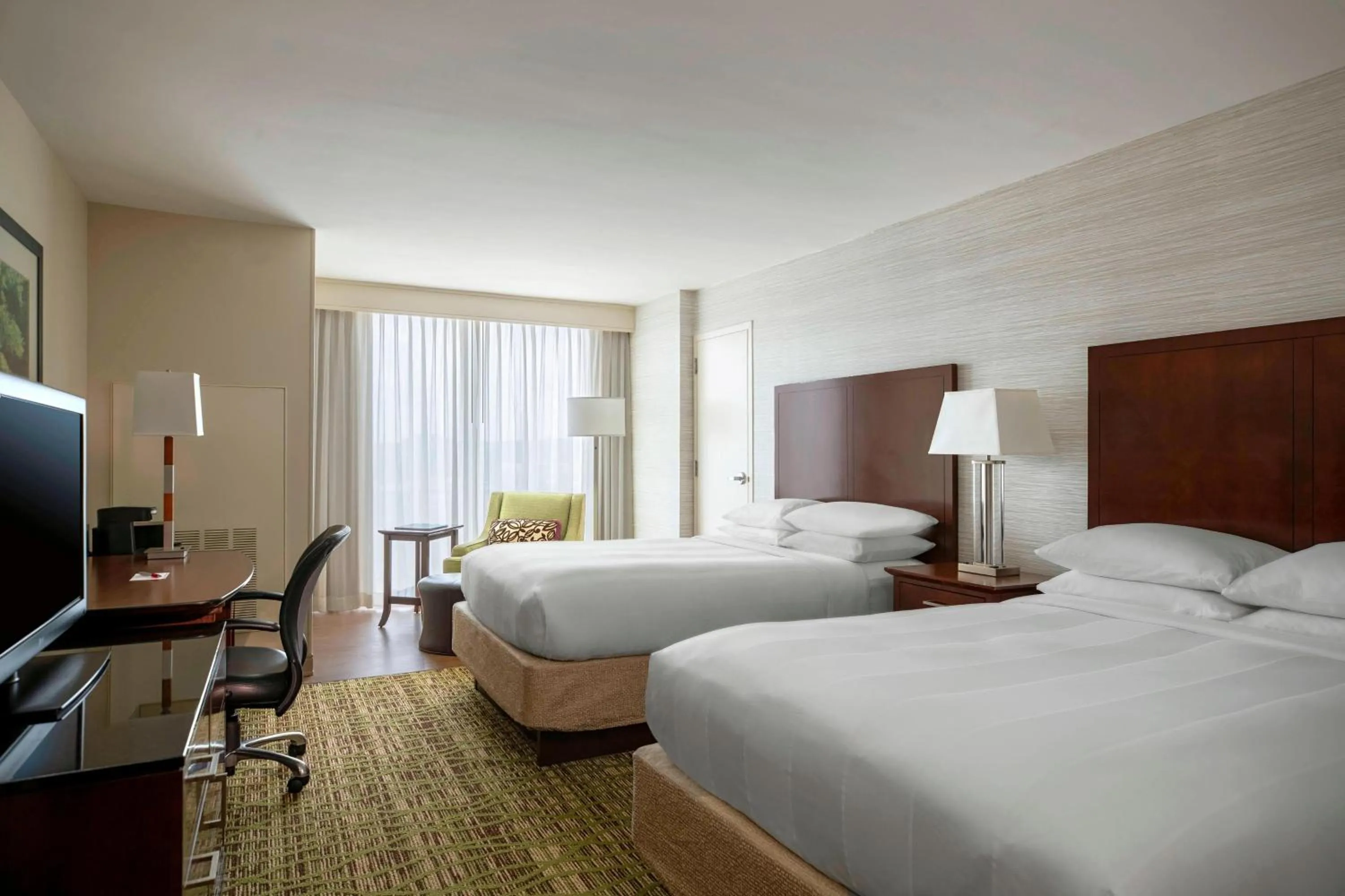 Bedroom, Bed in Atlanta Marriott Perimeter Center