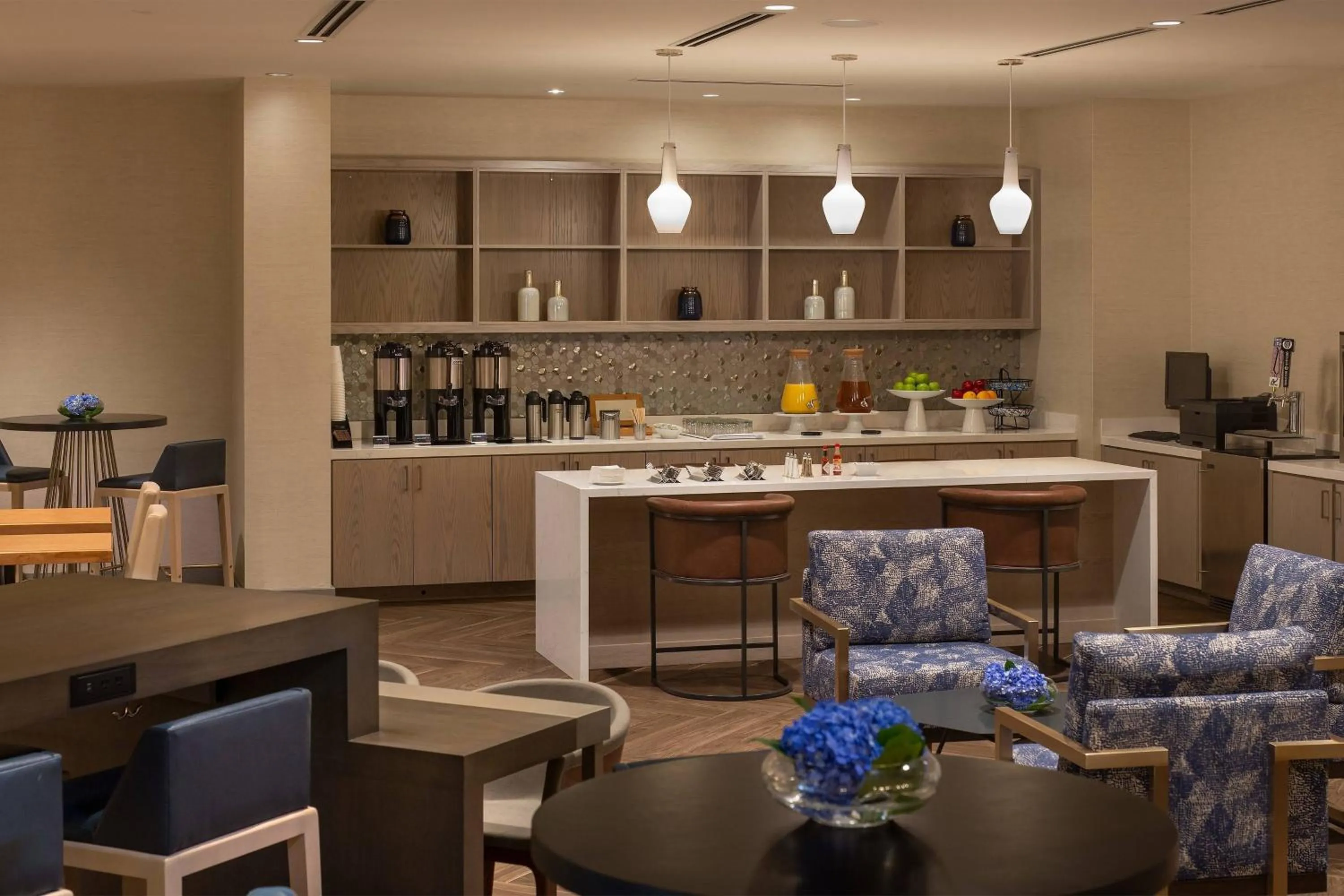 Lounge or bar in Atlanta Marriott Perimeter Center