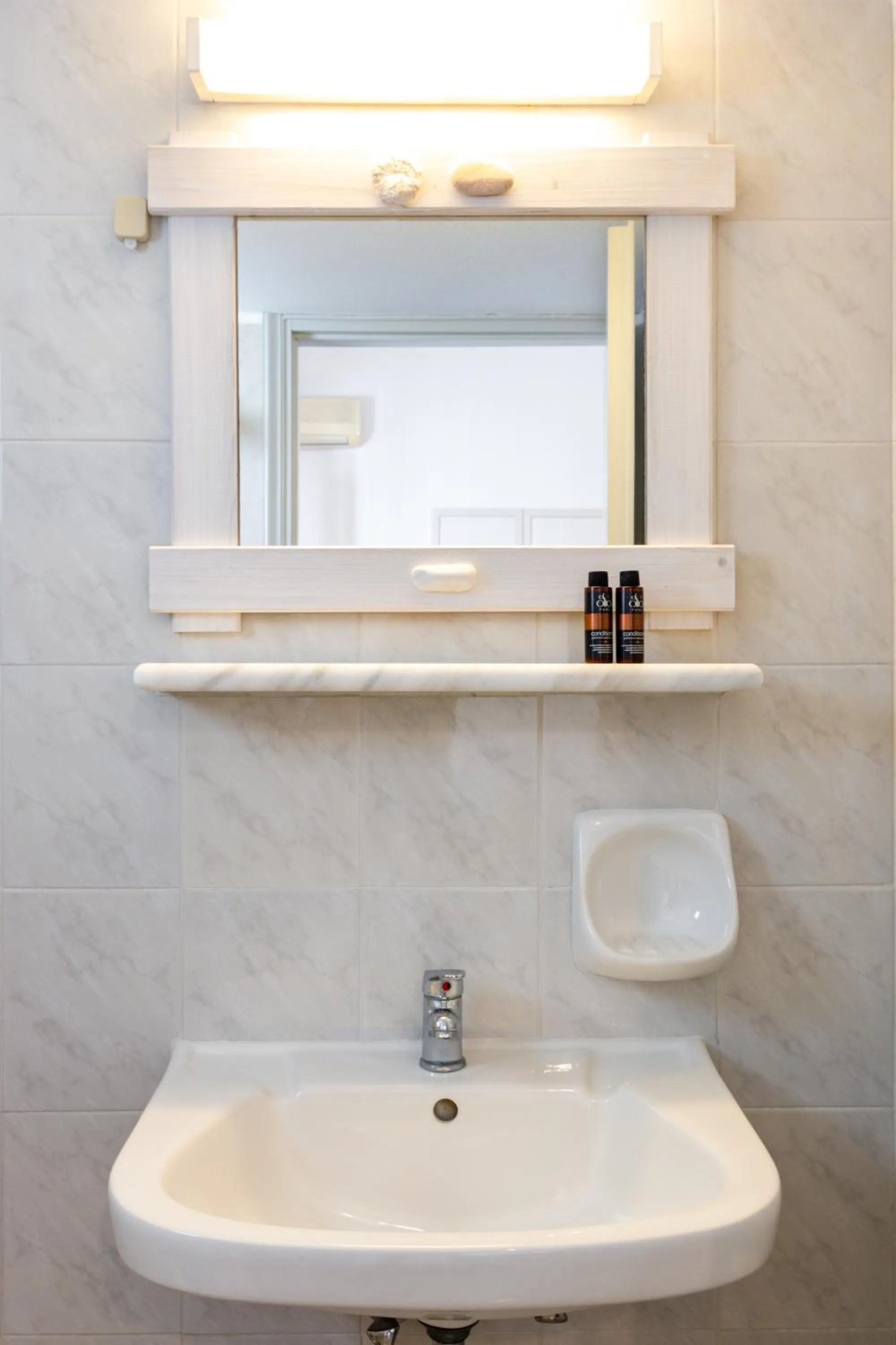 Bathroom in Roses Beach