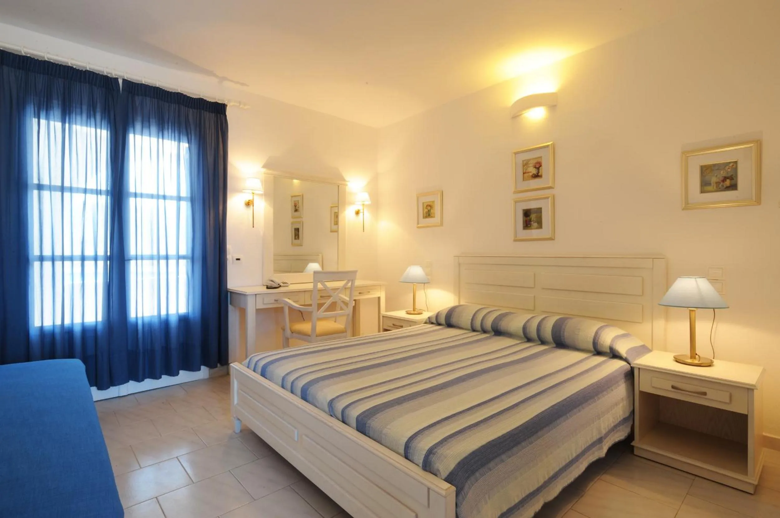 Day, Bed in Vardia Bay Studios