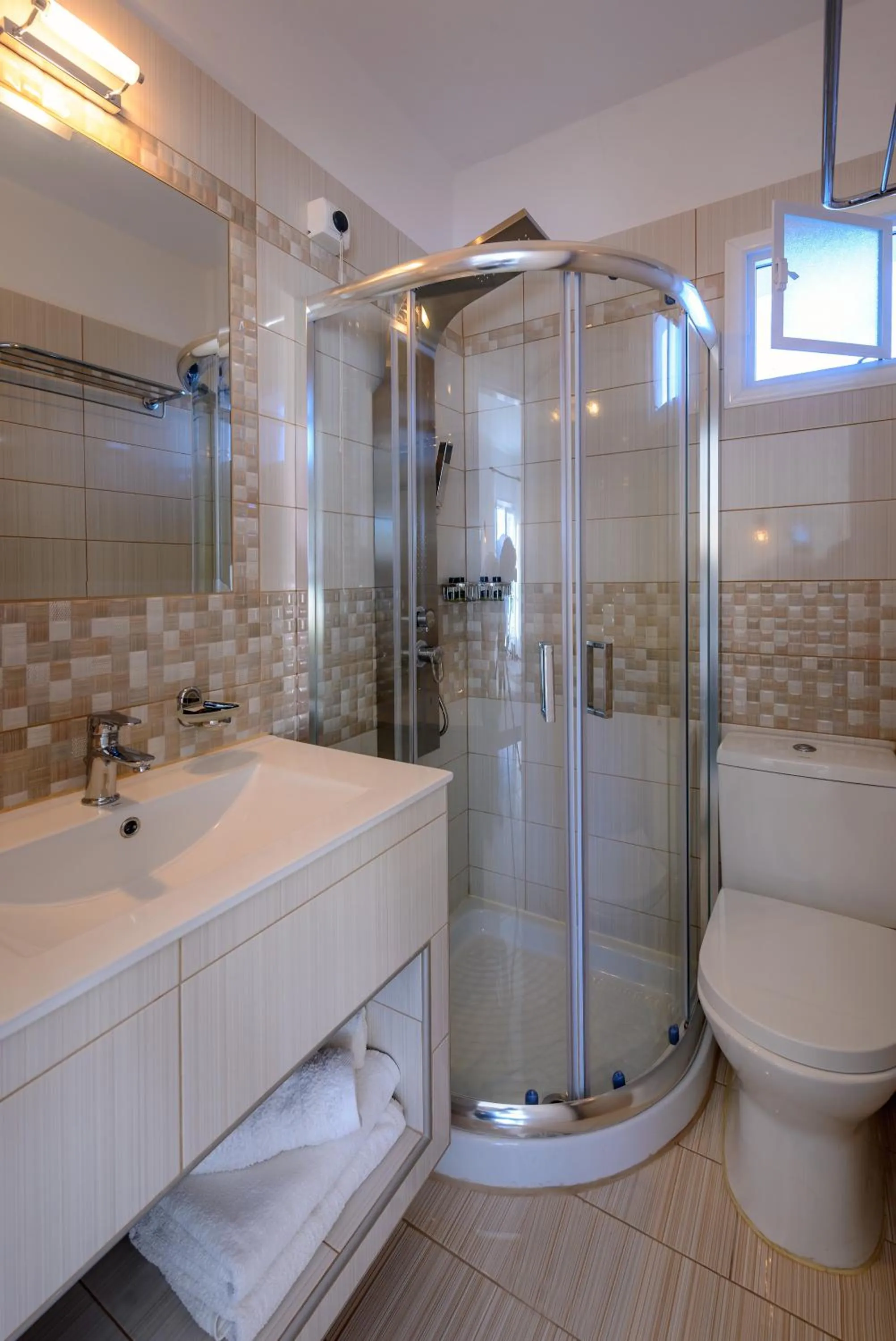 Shower in Vardia Bay Studios