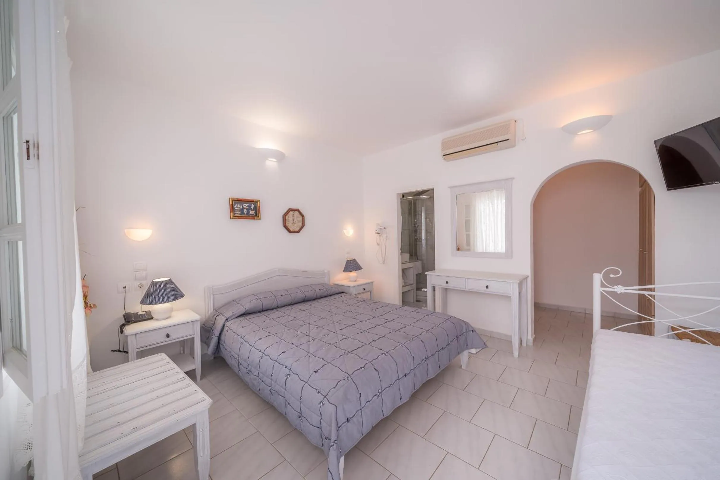 Bed in Vardia Bay Studios