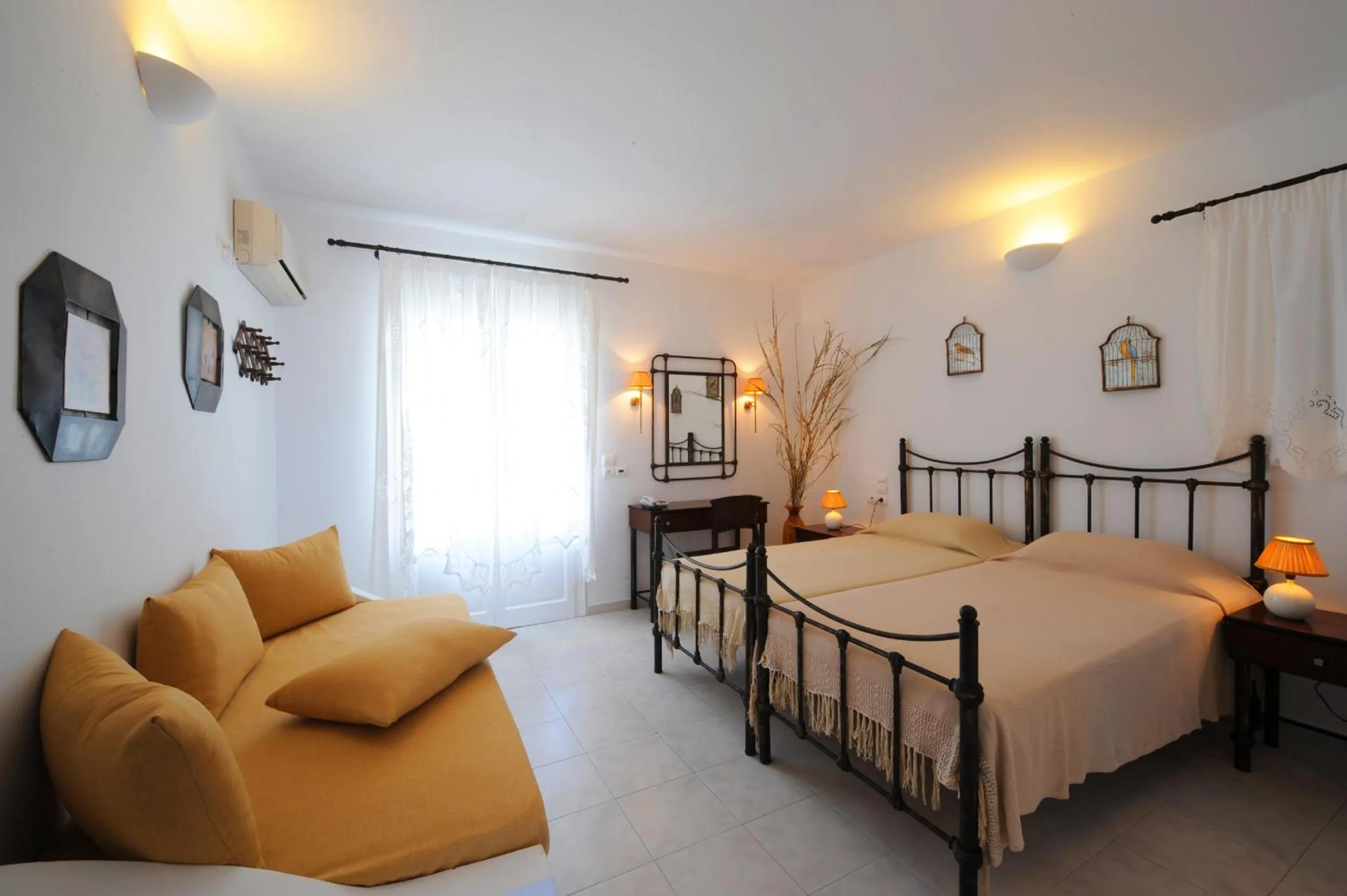 Day, Bed in Vardia Bay Studios