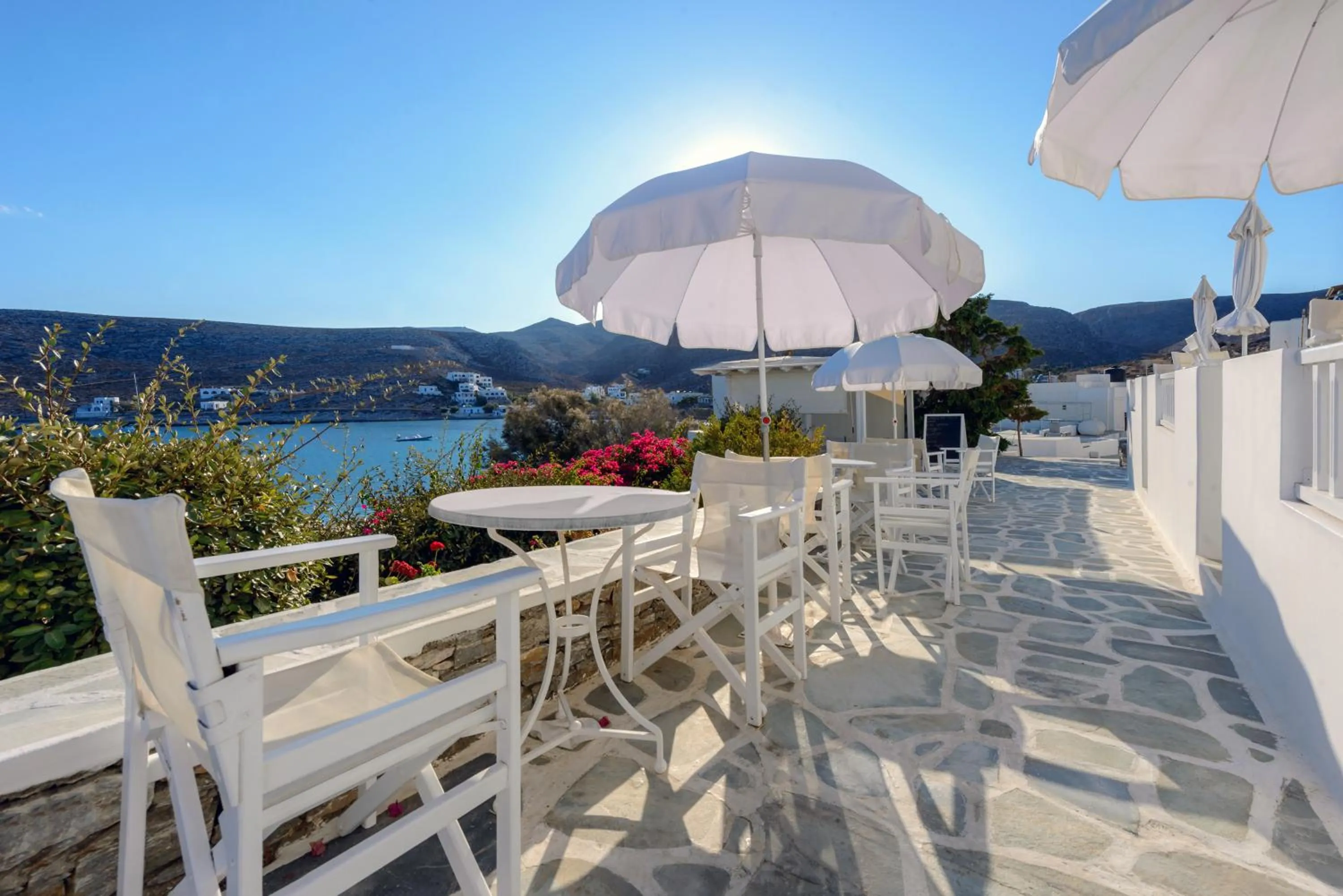 Restaurant/places to eat in Vardia Bay Studios