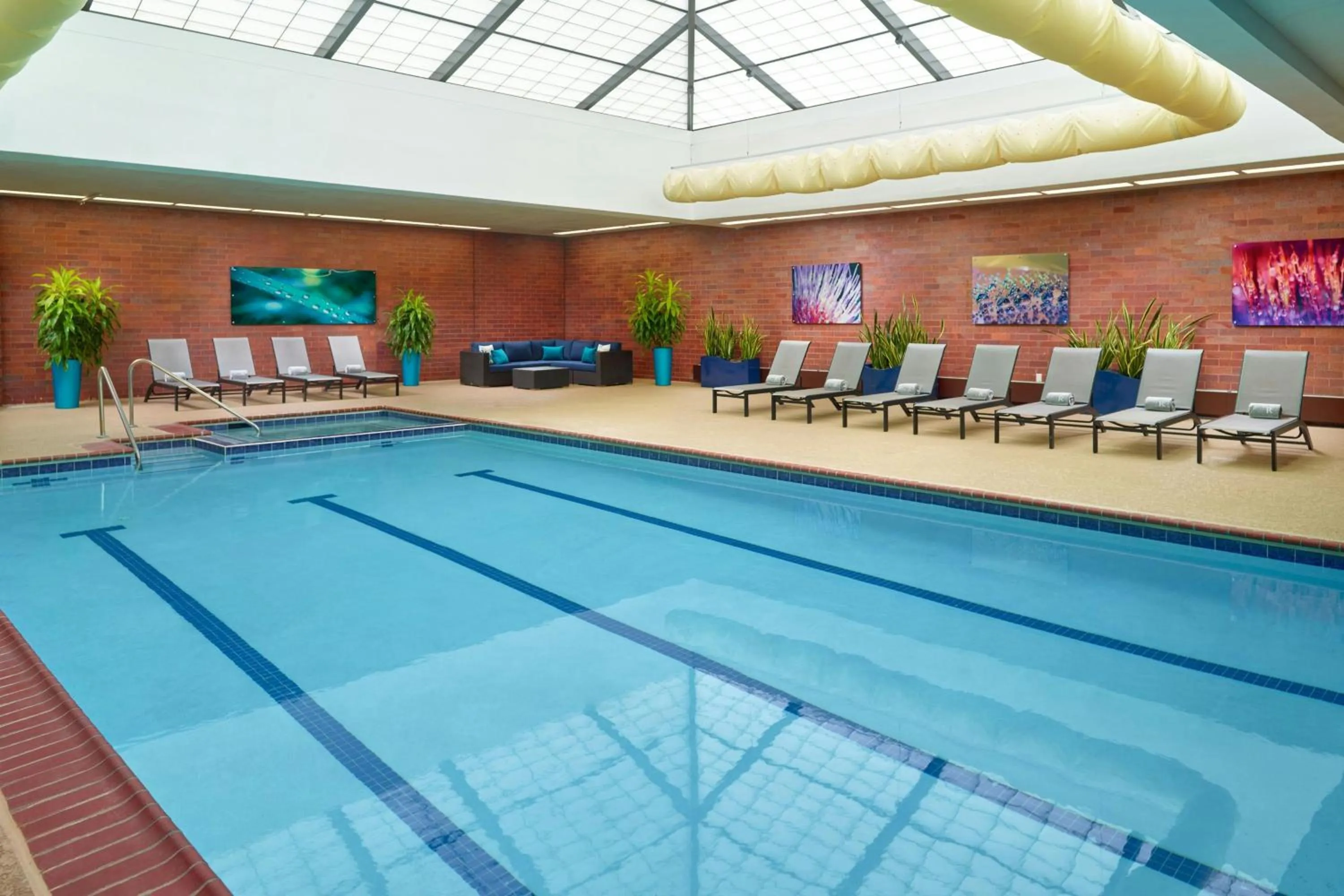 Swimming pool in Renaissance Atlanta Waverly Hotel & Convention Center