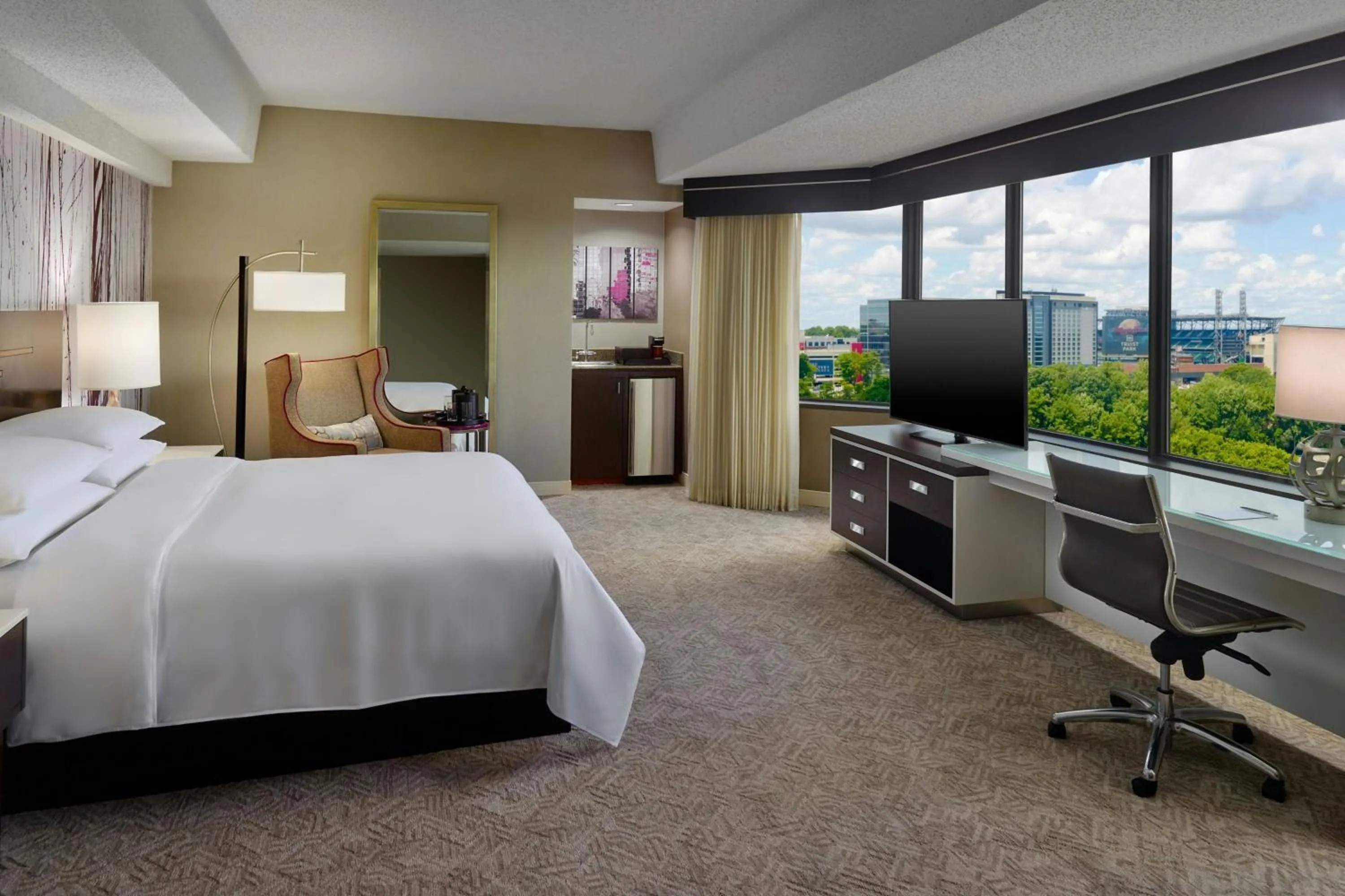 Bedroom, Bed in Renaissance Atlanta Waverly Hotel & Convention Center