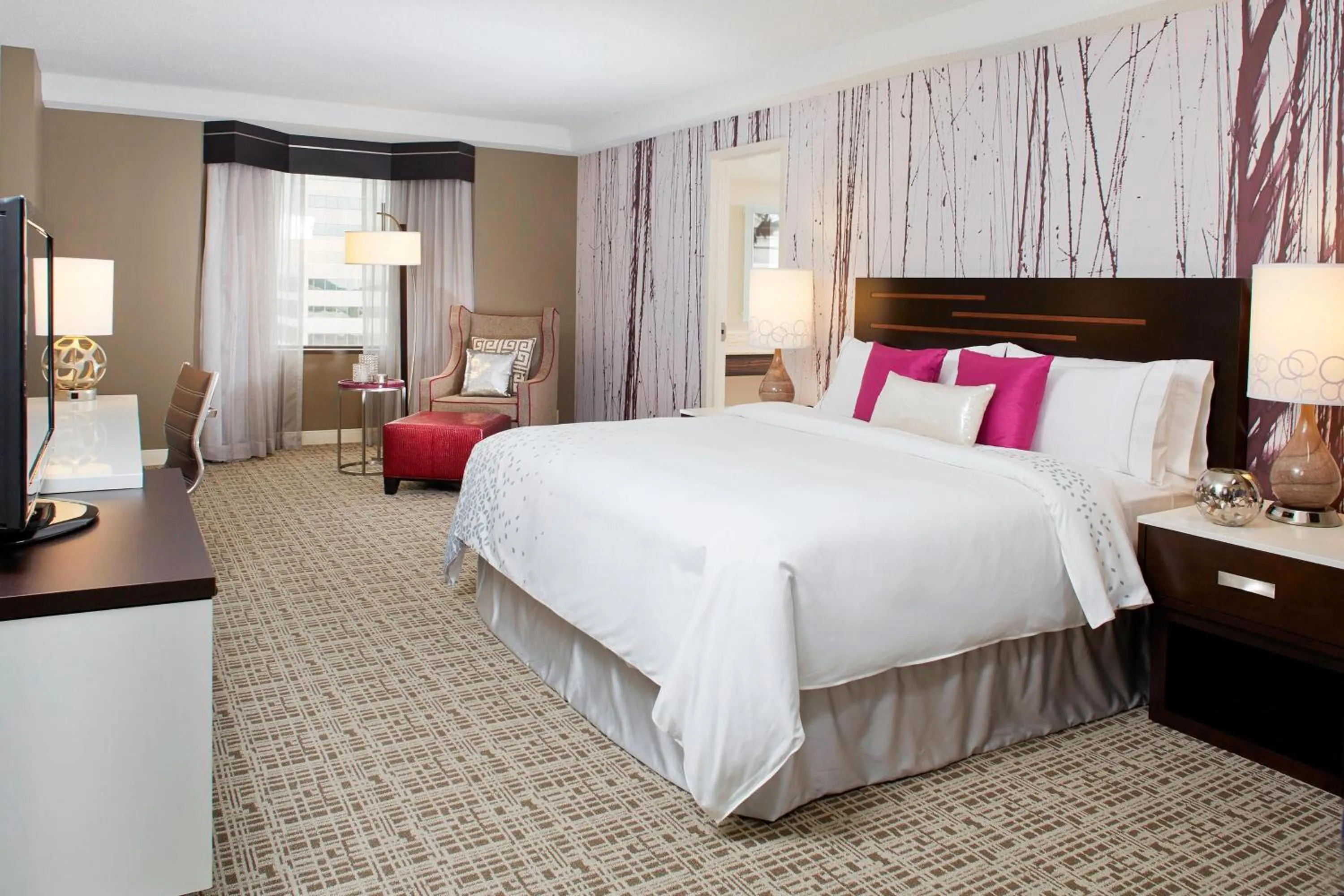 King Room with Adapted Tub - Mobility and Hearing Accessible in Renaissance Atlanta Waverly Hotel & Convention Center