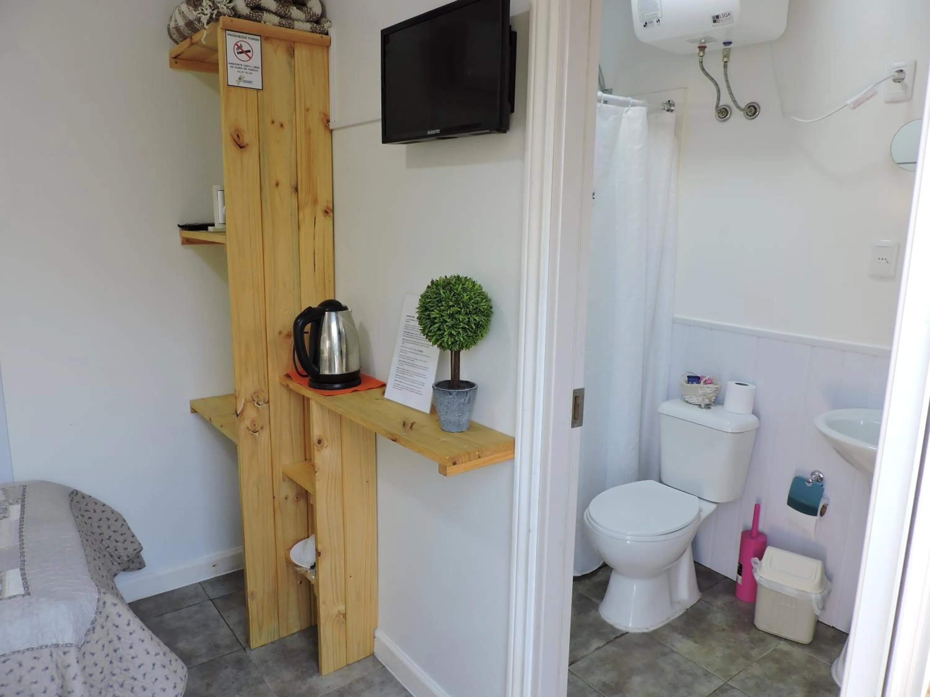 Toilet in Squania Suite Container & Monoambientes