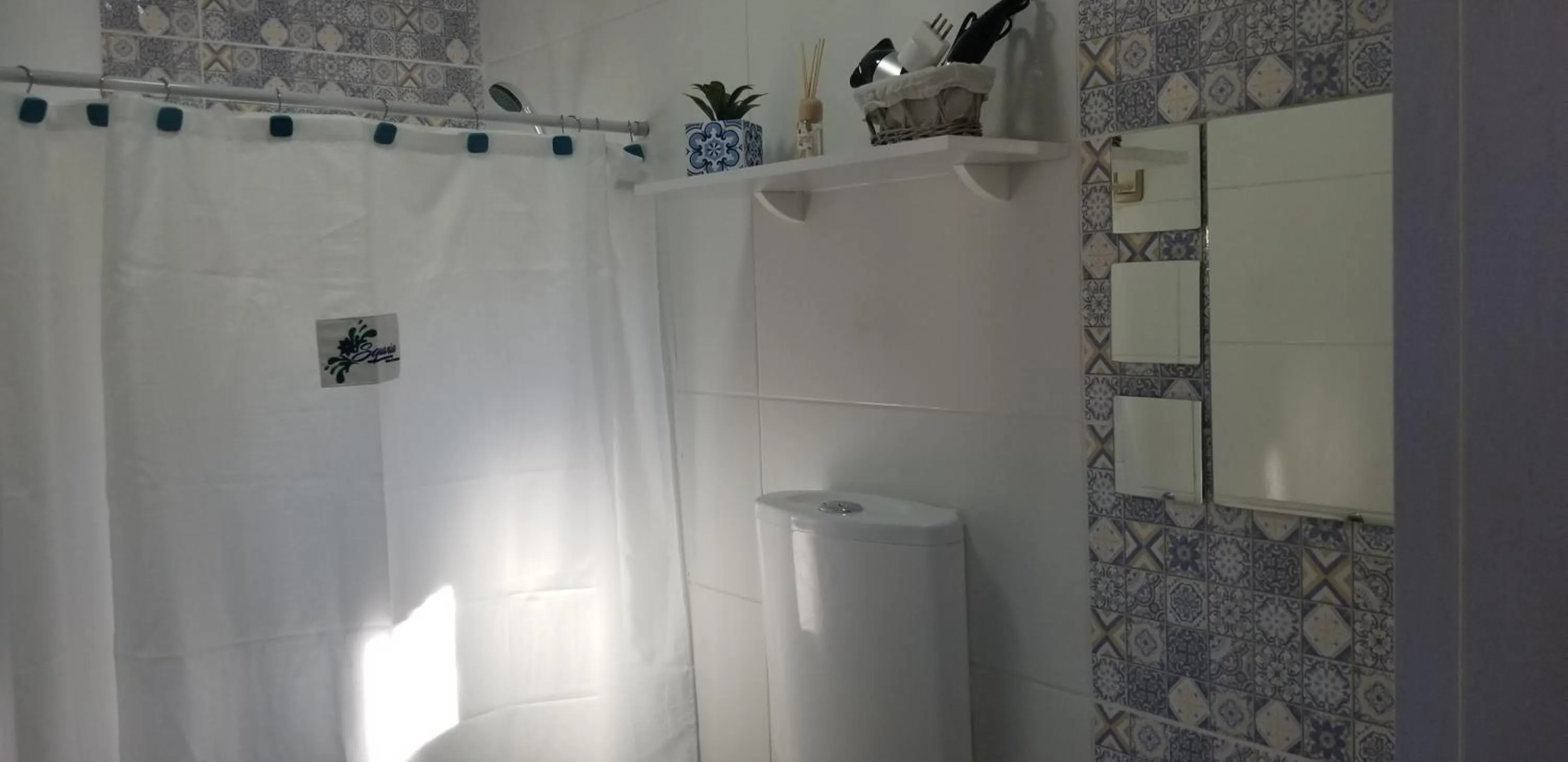 Shower in Squania Suite Container & Monoambientes