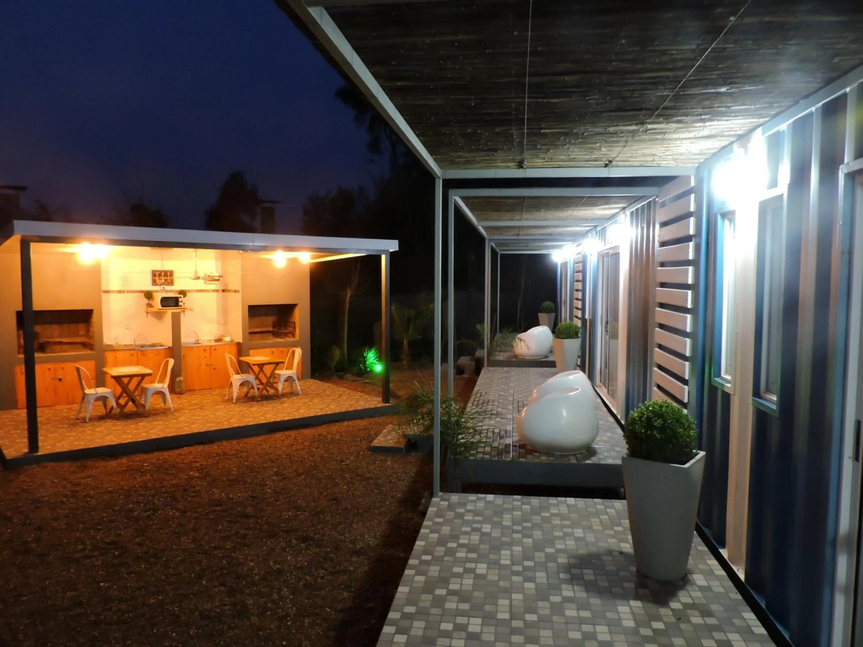 Night in Squania Suite Container & Monoambientes