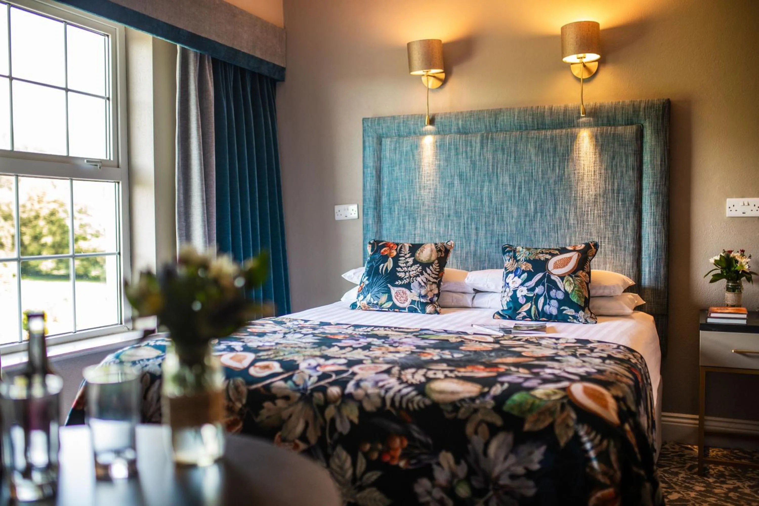 Bedroom, Bed in Falls Hotel & Spa