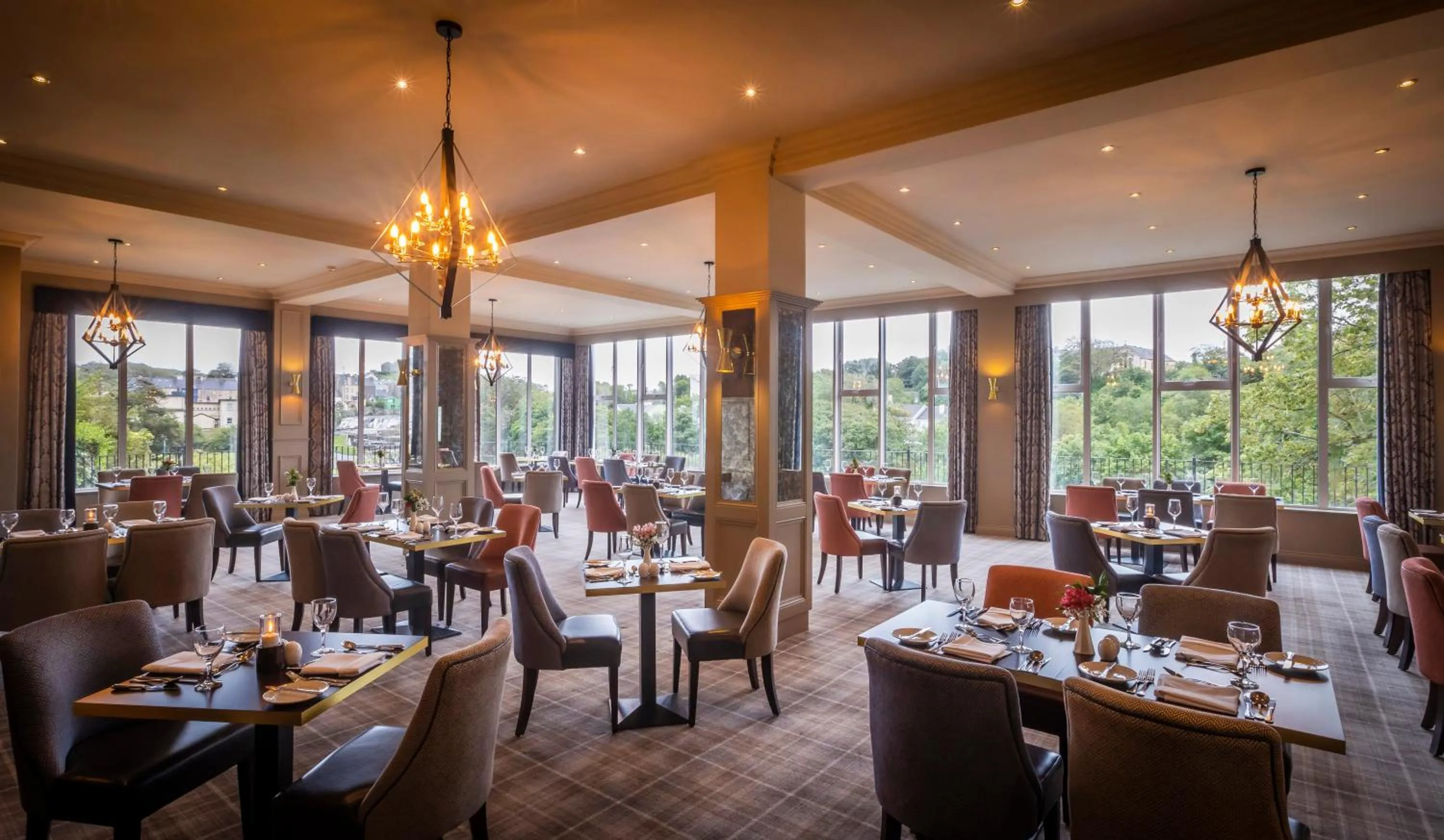 Restaurant/places to eat in Falls Hotel & Spa