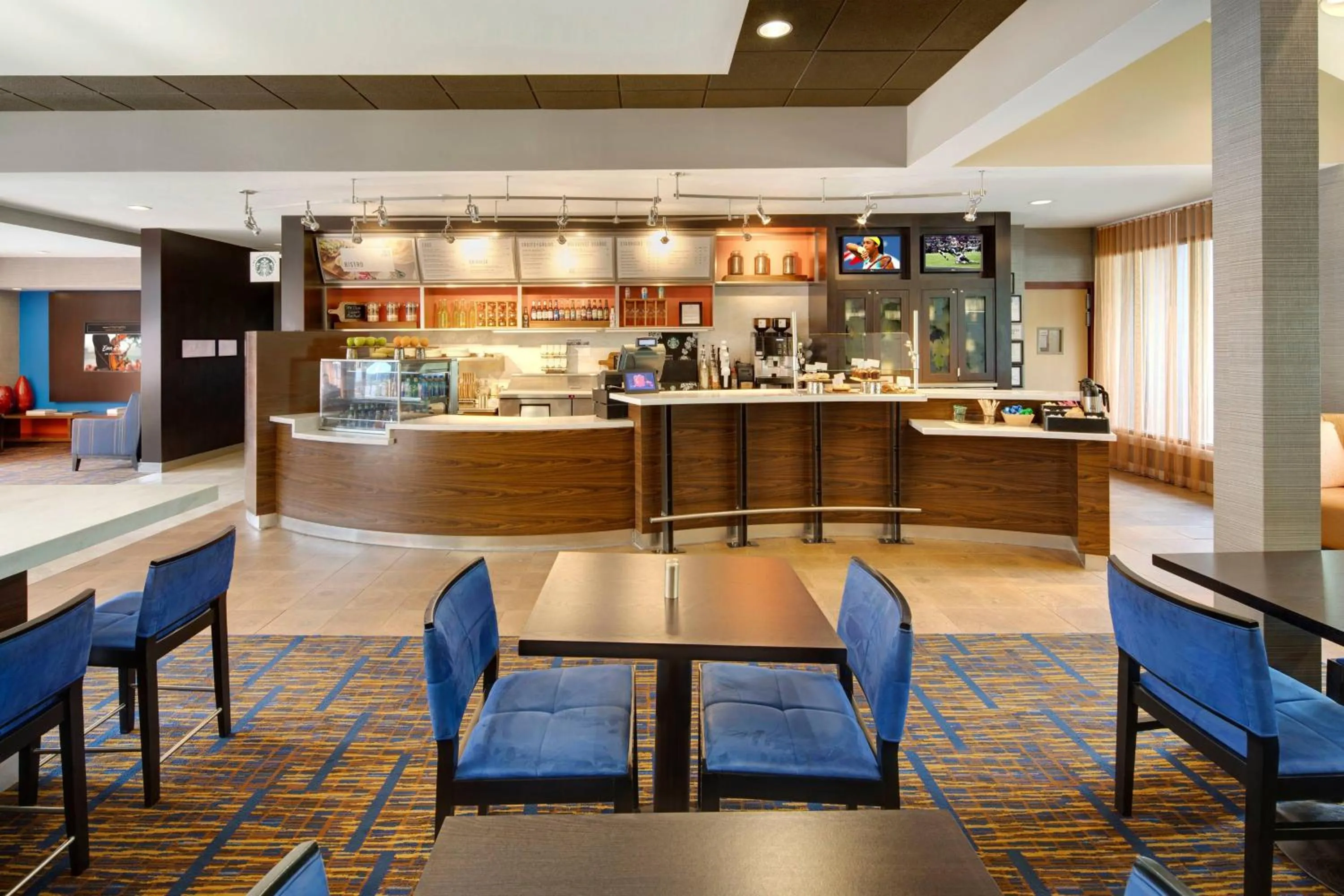 Restaurant/places to eat in Courtyard by Marriott Atlanta Windy Hill/Ballpark
