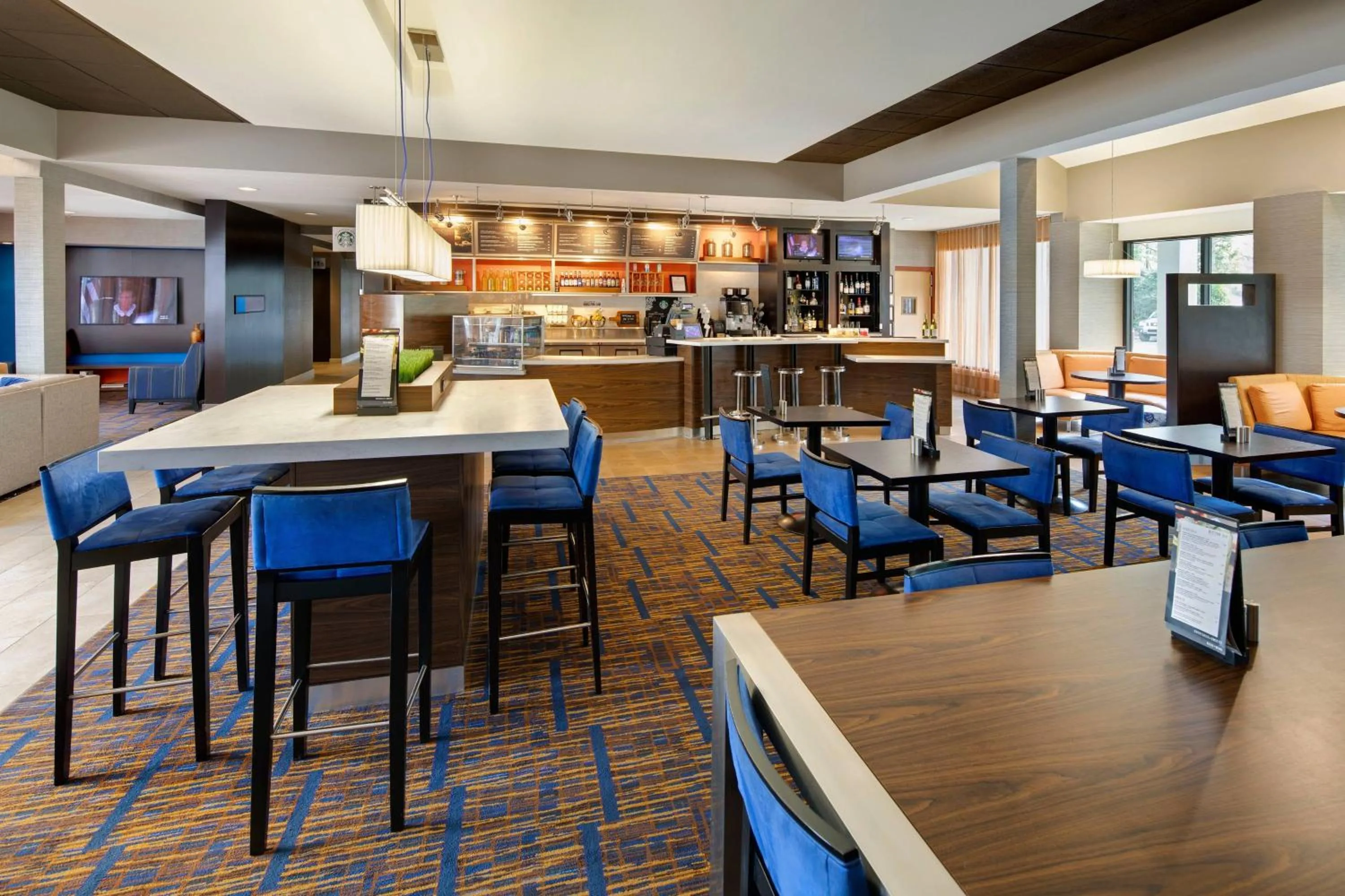 Restaurant/places to eat in Courtyard by Marriott Atlanta Windy Hill/Ballpark