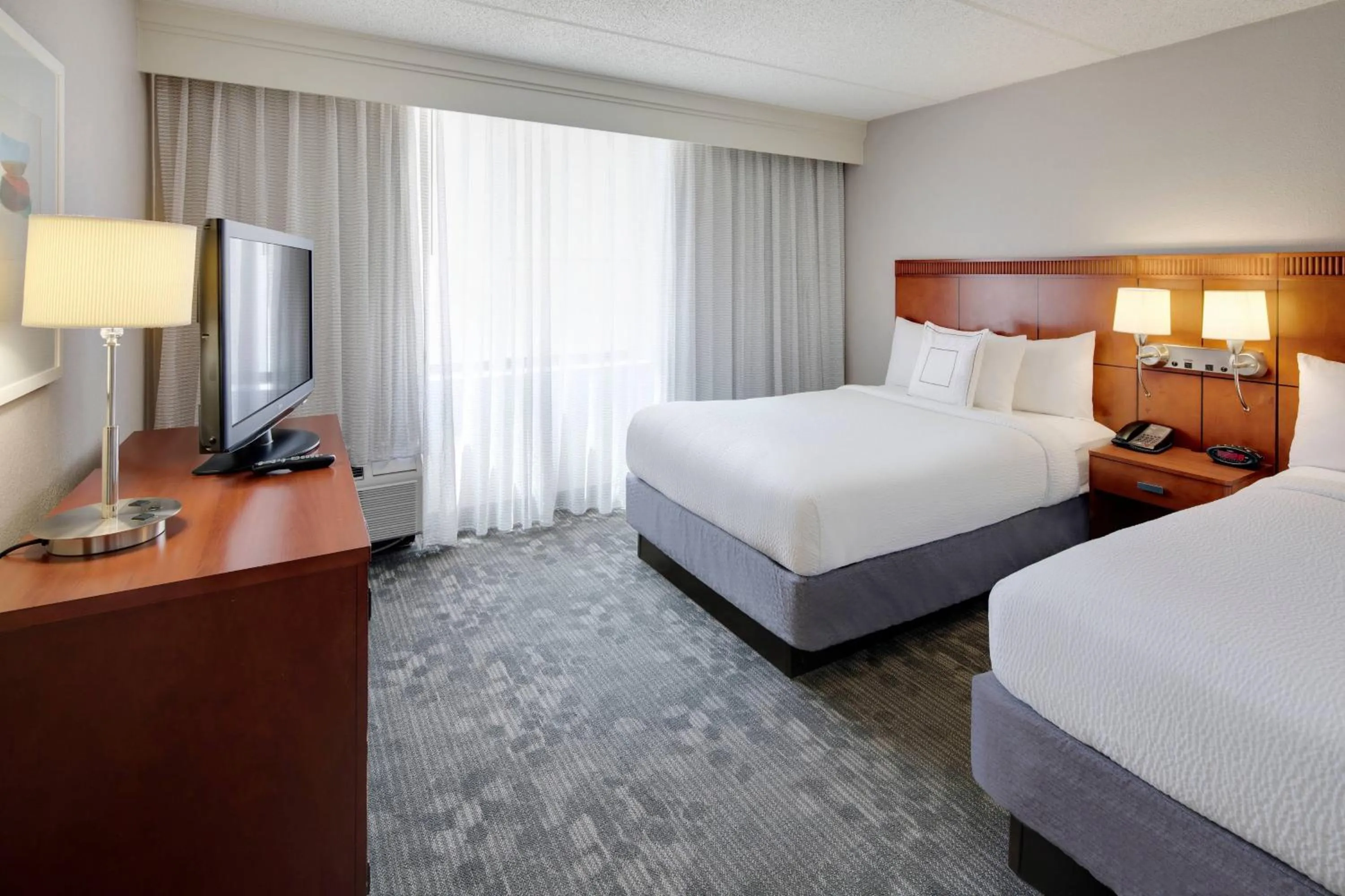 Bedroom, Bed in Courtyard by Marriott Atlanta Windy Hill/Ballpark