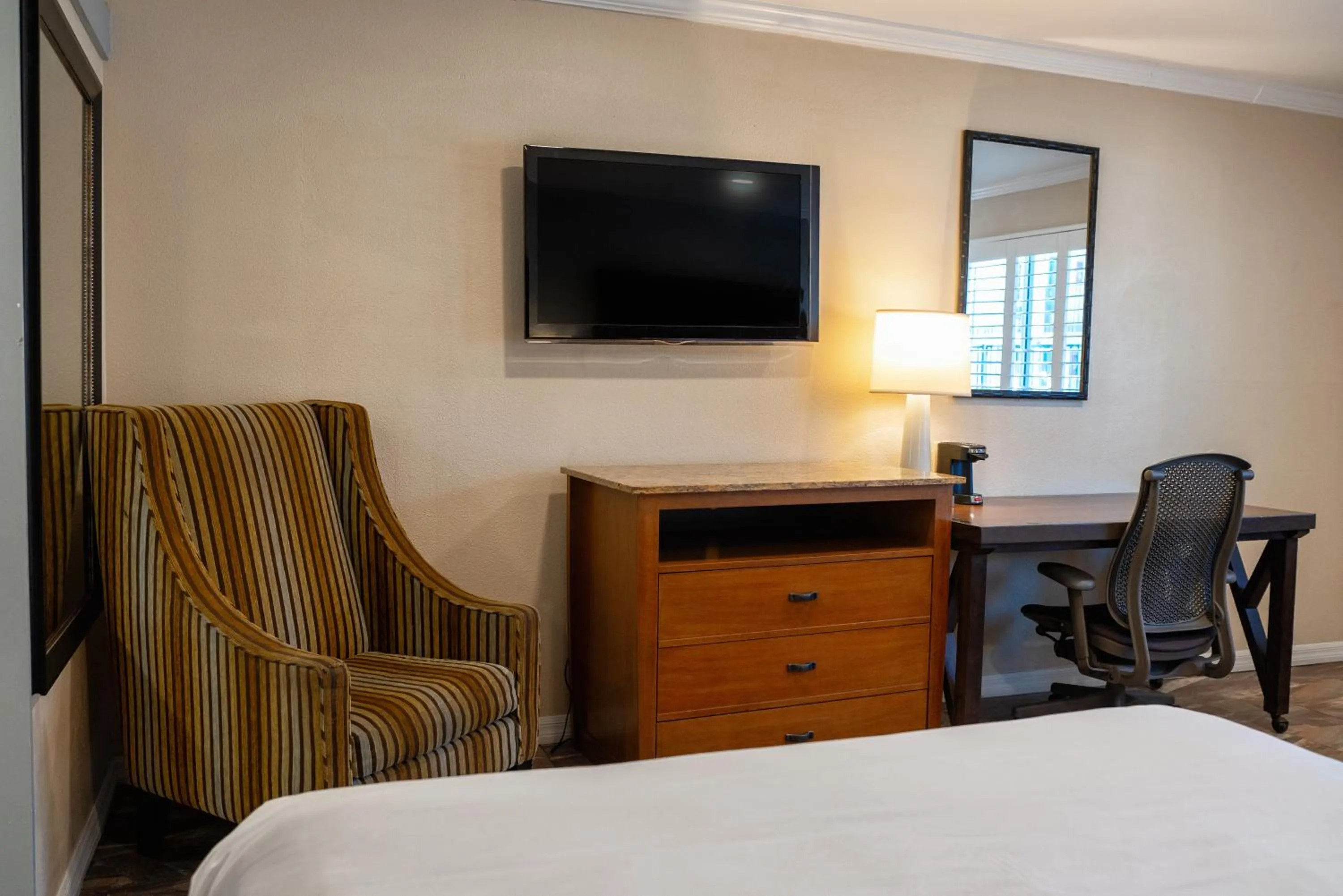 Bed in Quality Inn & Suites Buena Park Anaheim