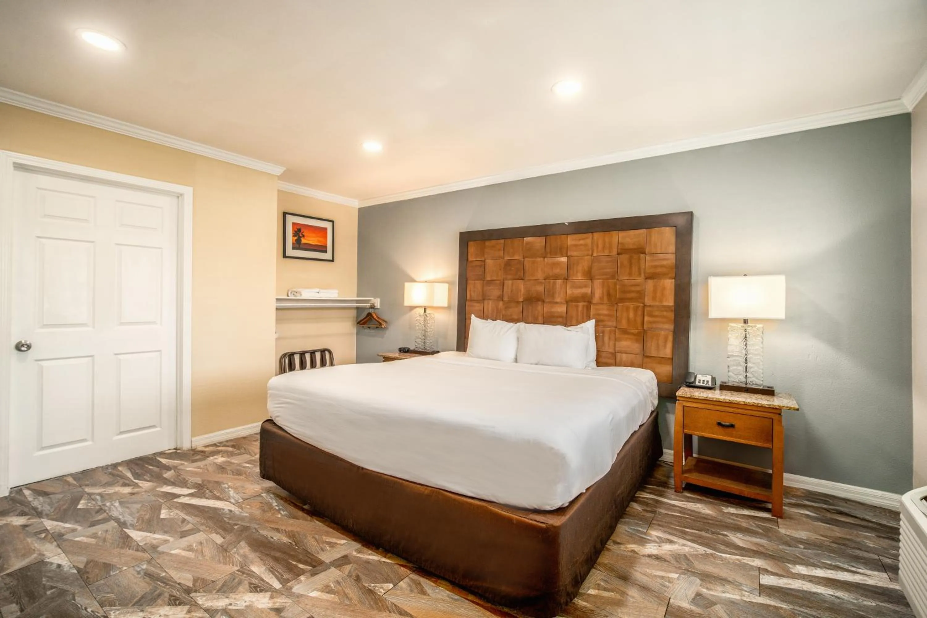 Bed in Quality Inn & Suites Buena Park Anaheim