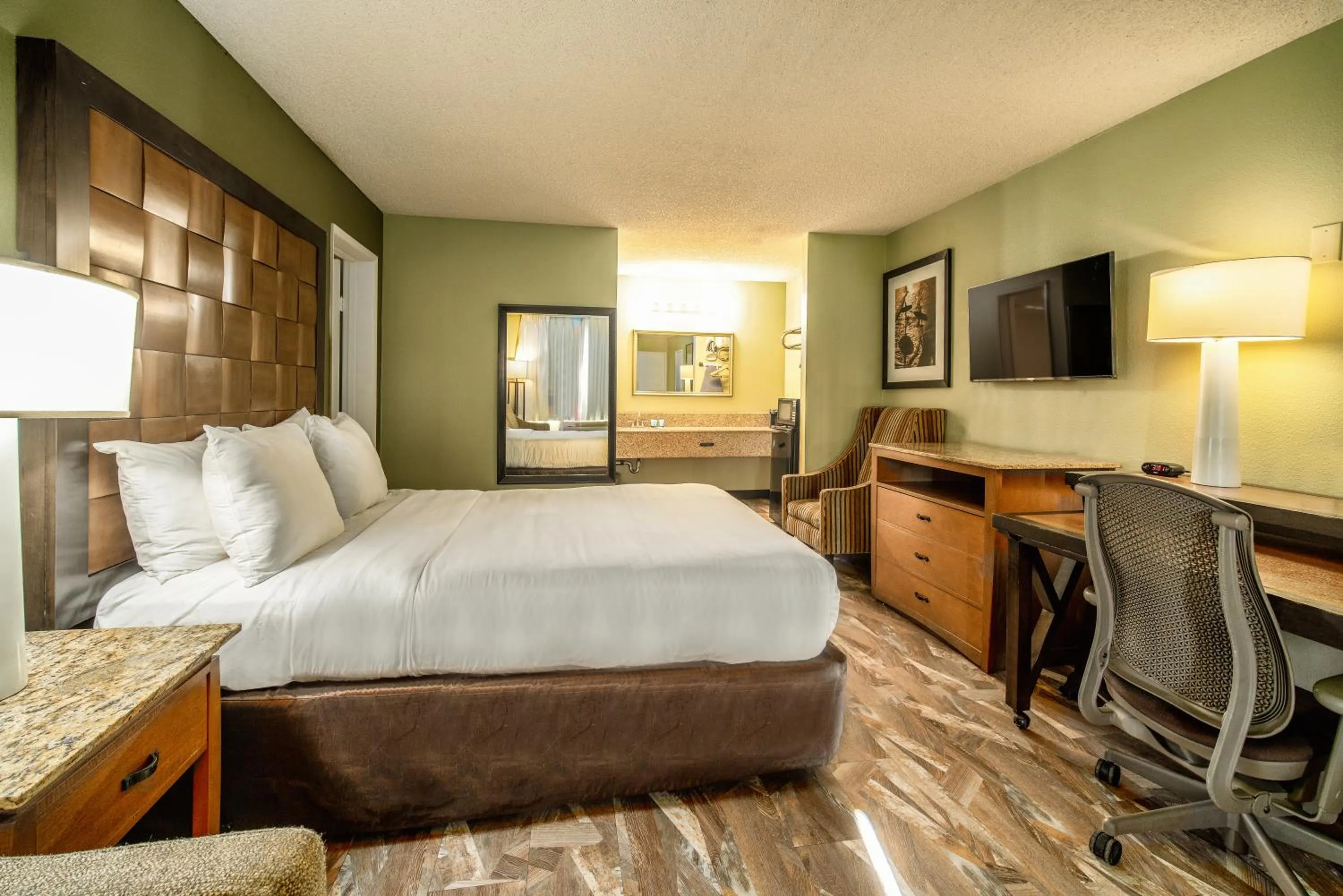 Bed in Quality Inn & Suites Buena Park Anaheim