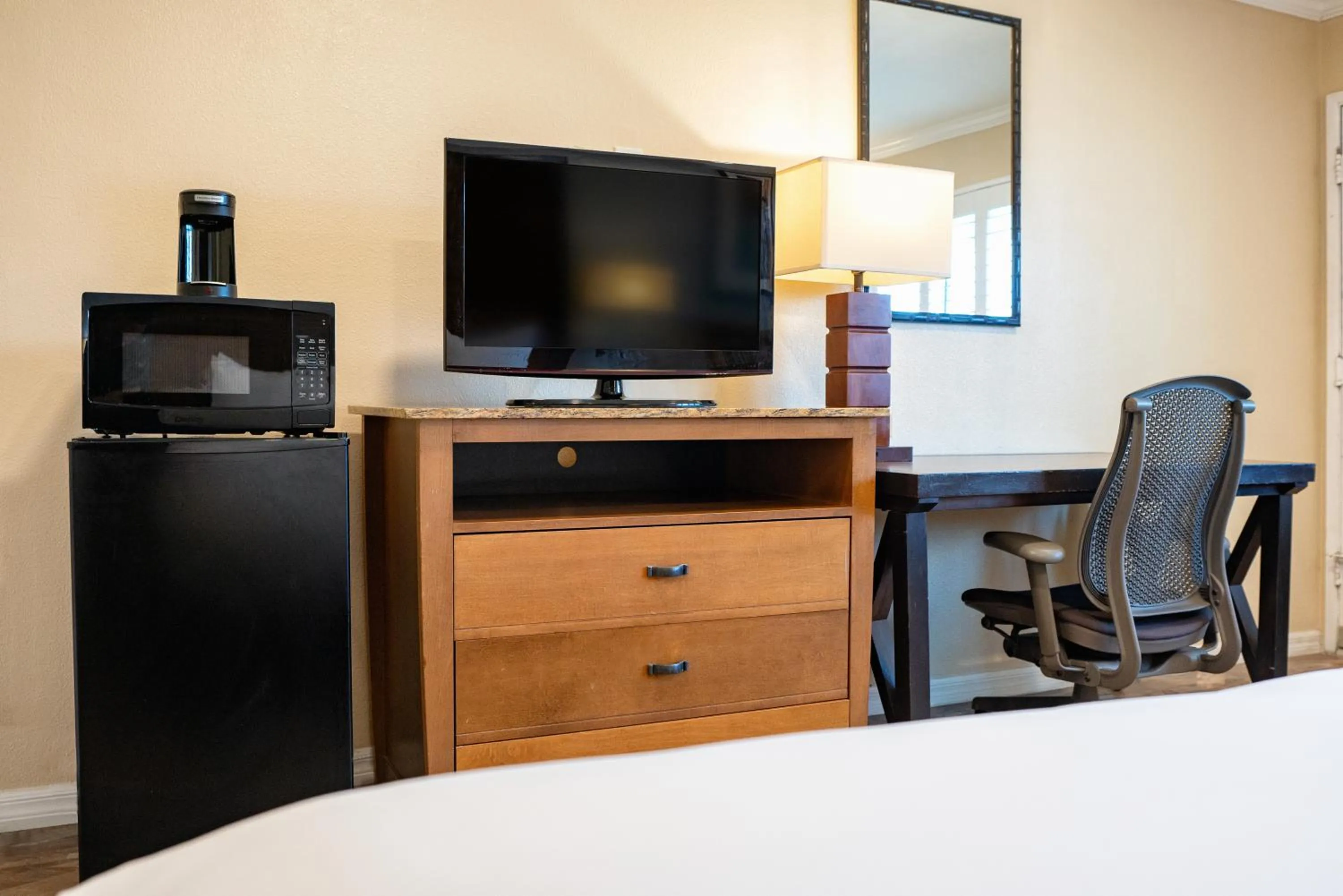 TV/Entertainment Center in Quality Inn & Suites Buena Park Anaheim