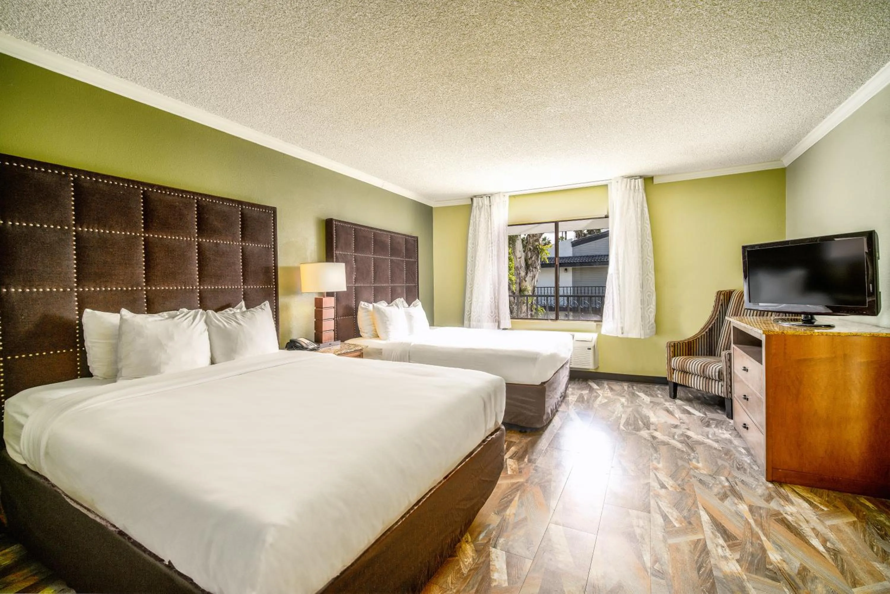 Bed in Quality Inn & Suites Buena Park Anaheim