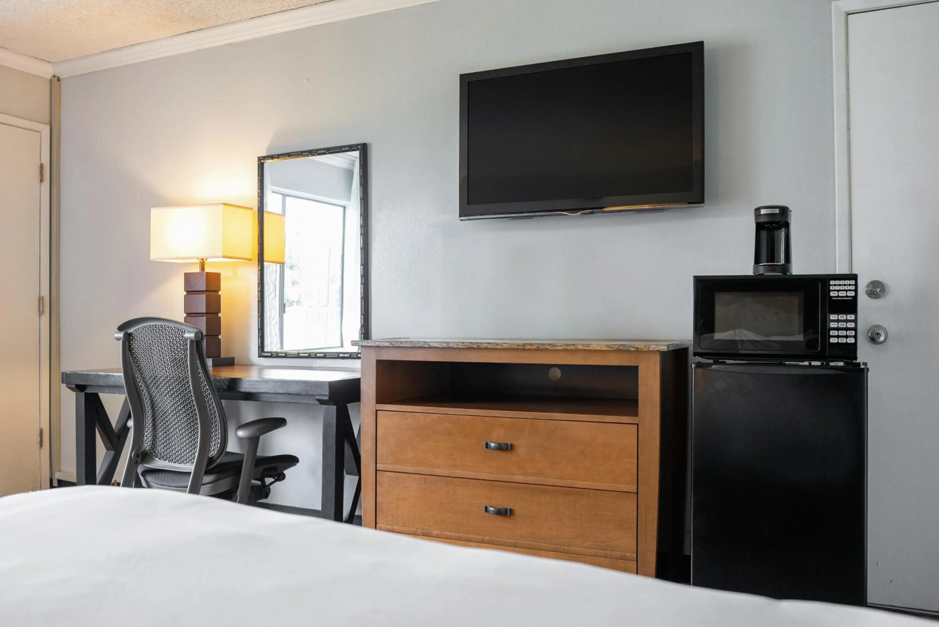 TV/Entertainment Center in Quality Inn & Suites Buena Park Anaheim