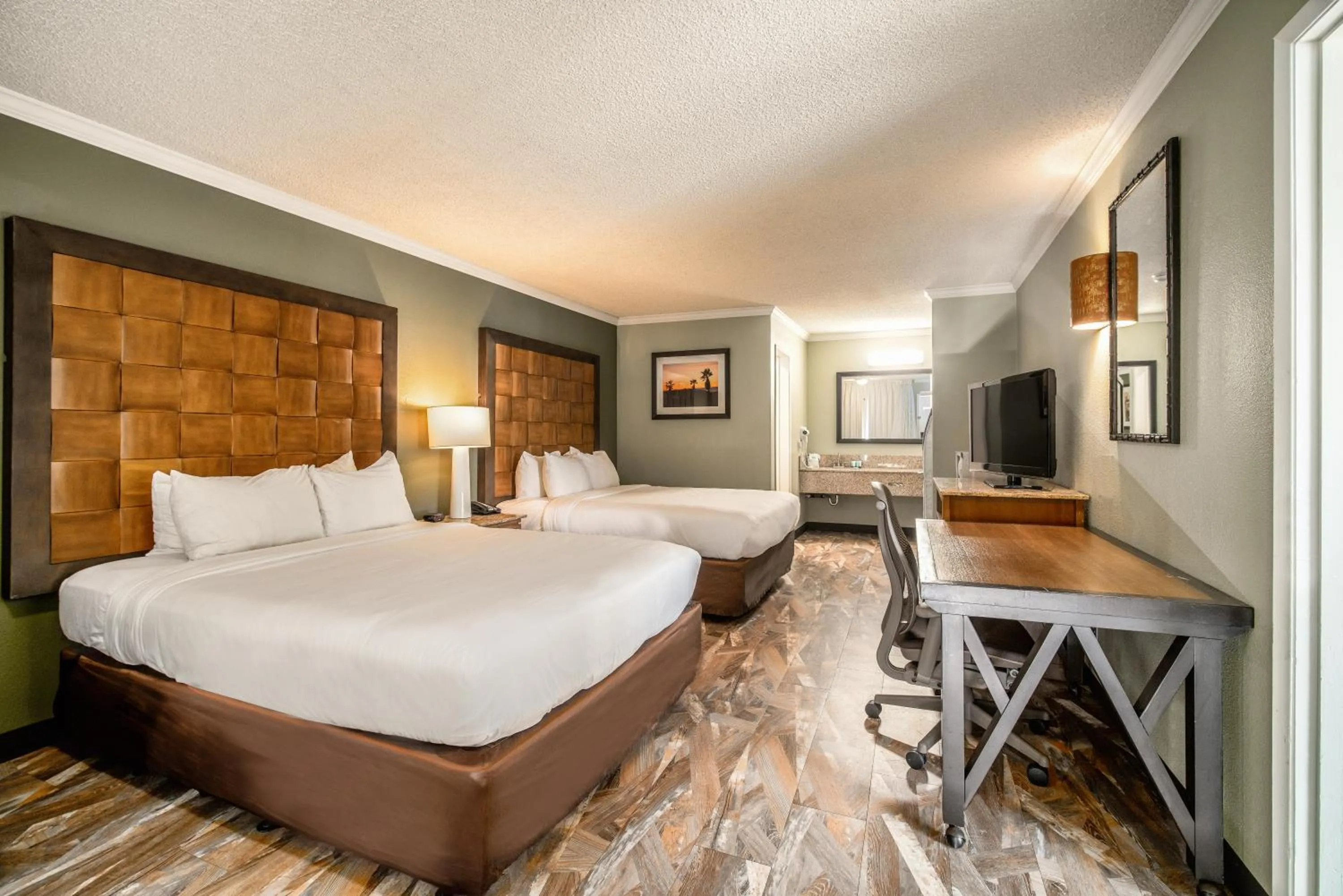 Bed in Quality Inn & Suites Buena Park Anaheim