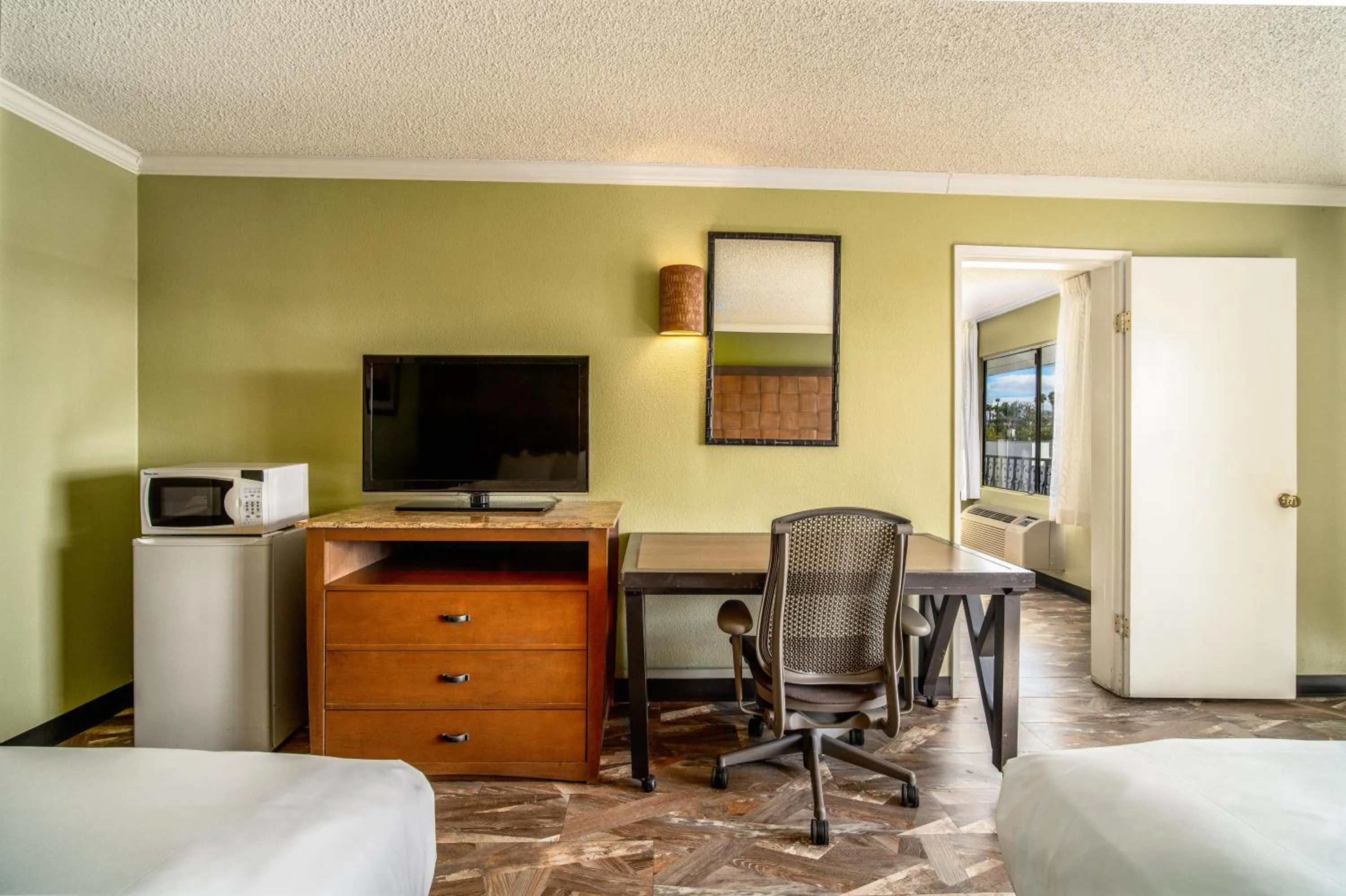 TV/Entertainment Center in Quality Inn & Suites Buena Park Anaheim