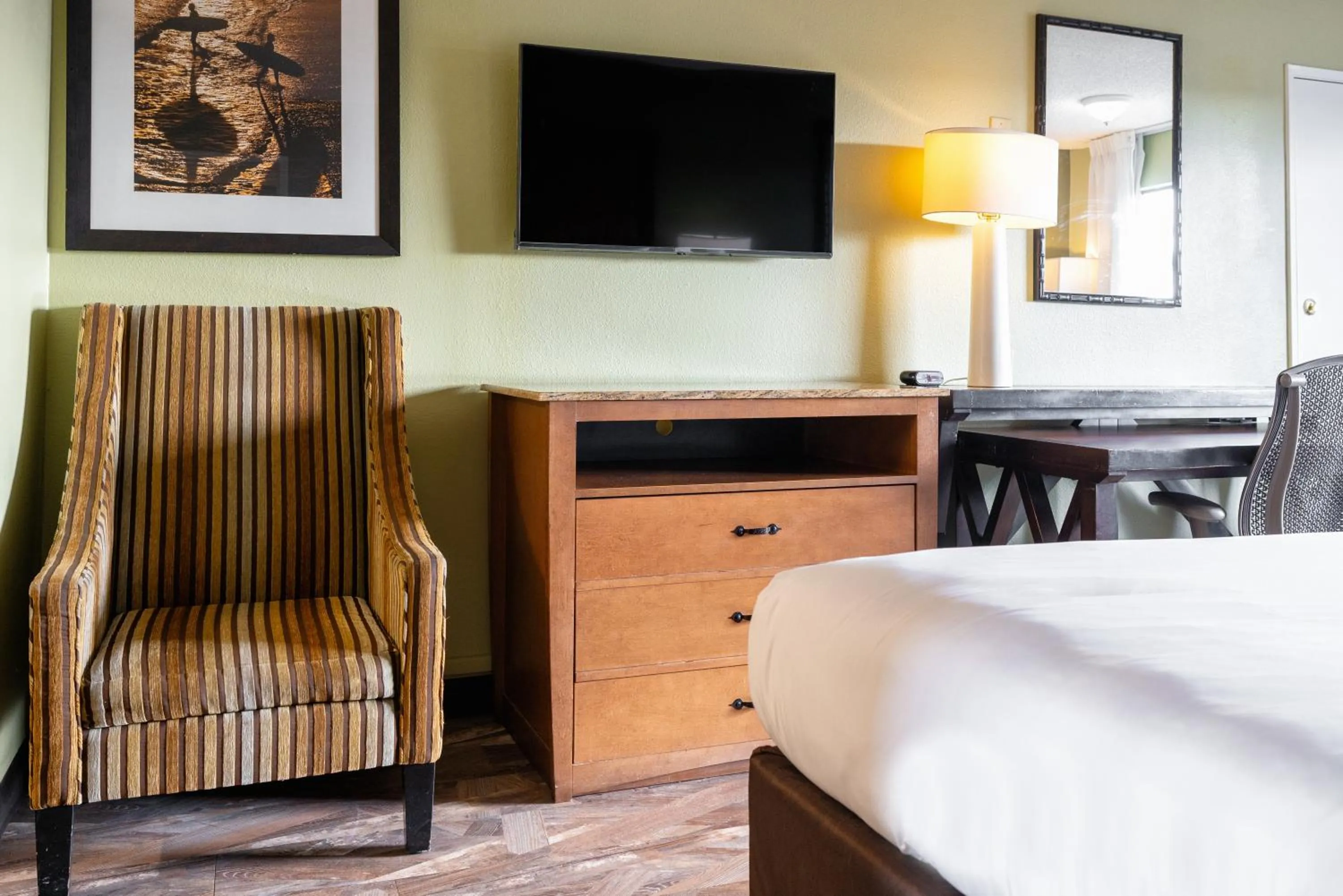 TV/Entertainment Center in Quality Inn & Suites Buena Park Anaheim