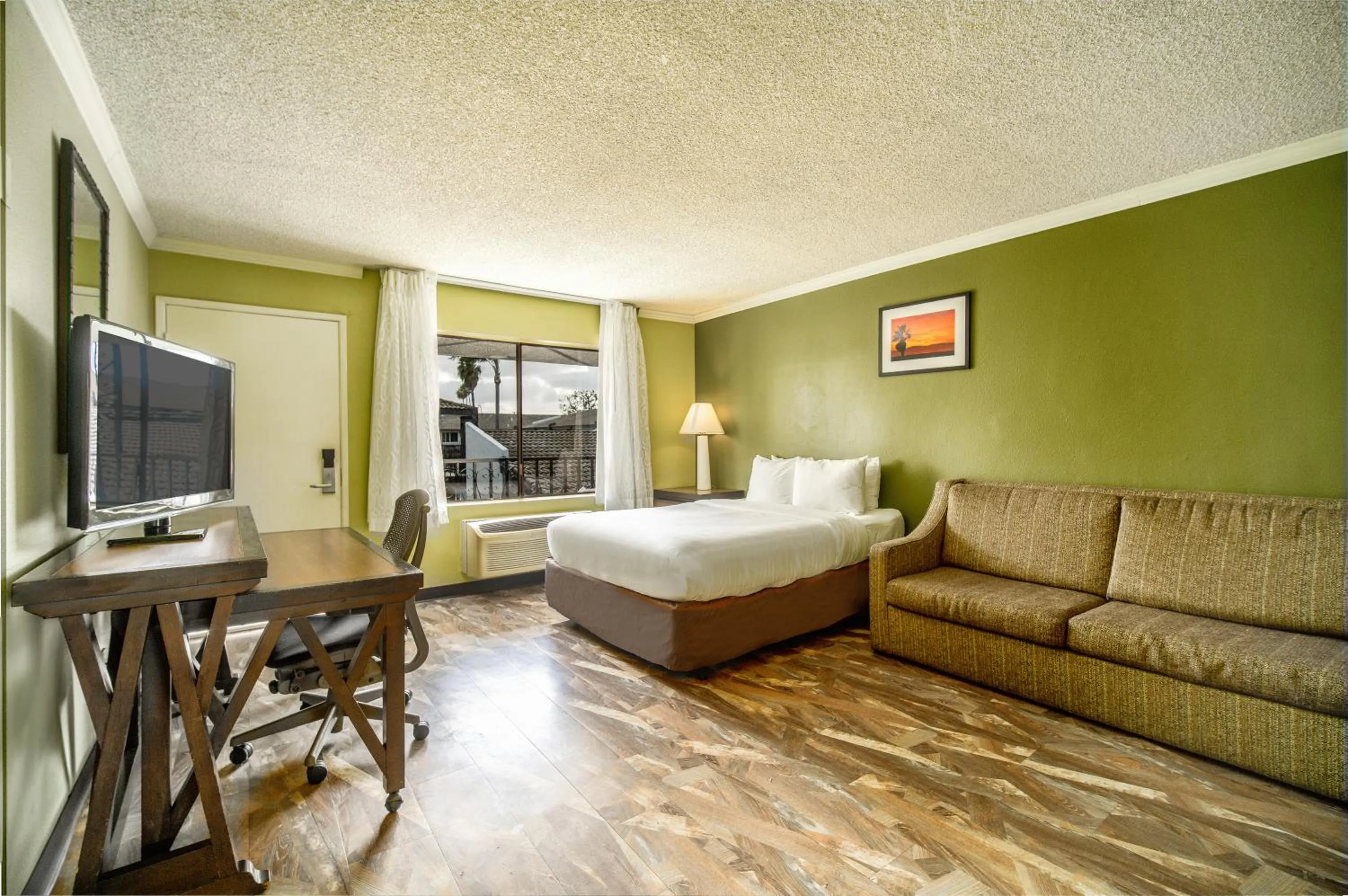 Bed in Quality Inn & Suites Buena Park Anaheim