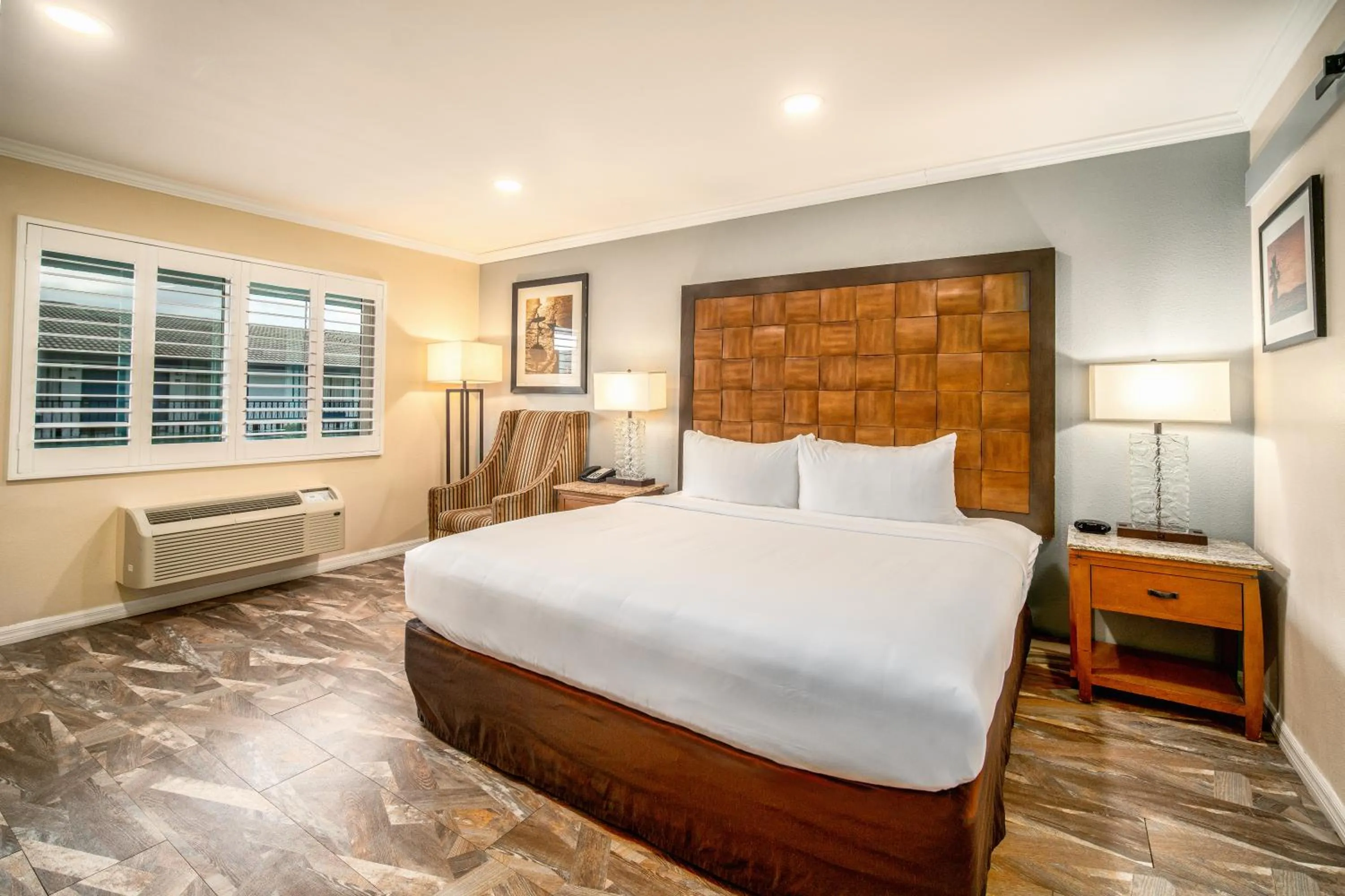 Bed in Quality Inn & Suites Buena Park Anaheim