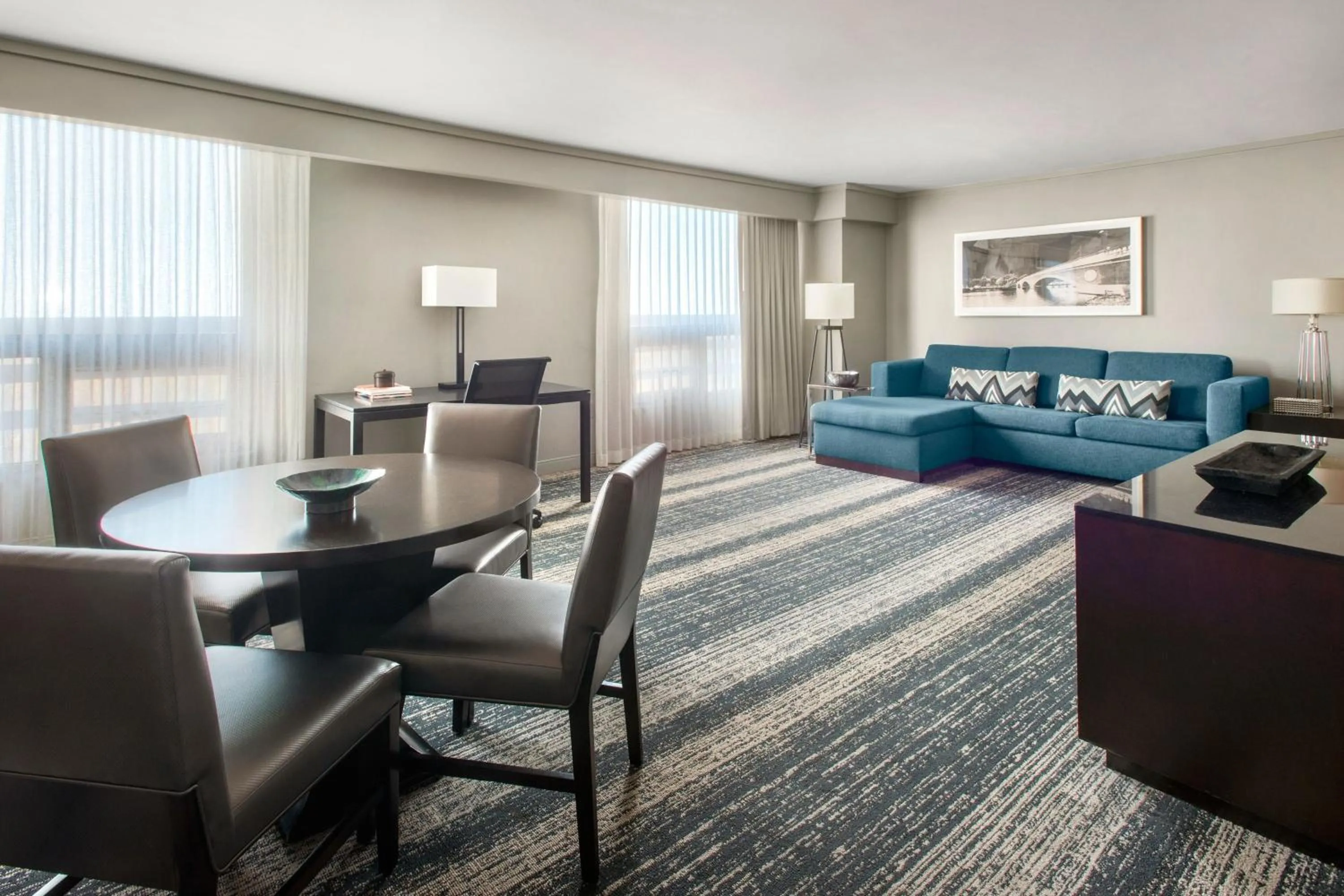 Living room in Boston Marriott Burlington