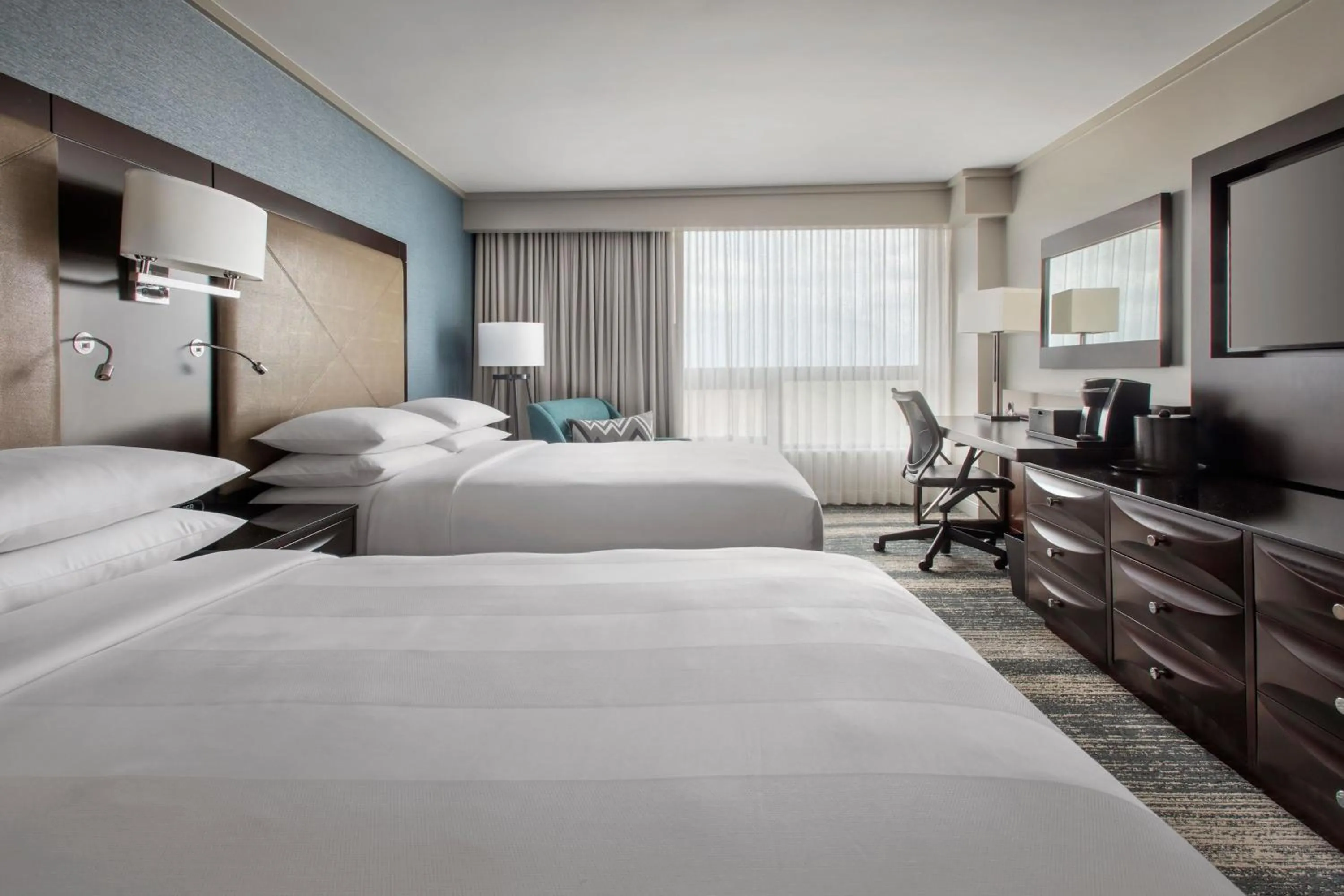 Photo of the whole room, Bed in Boston Marriott Burlington