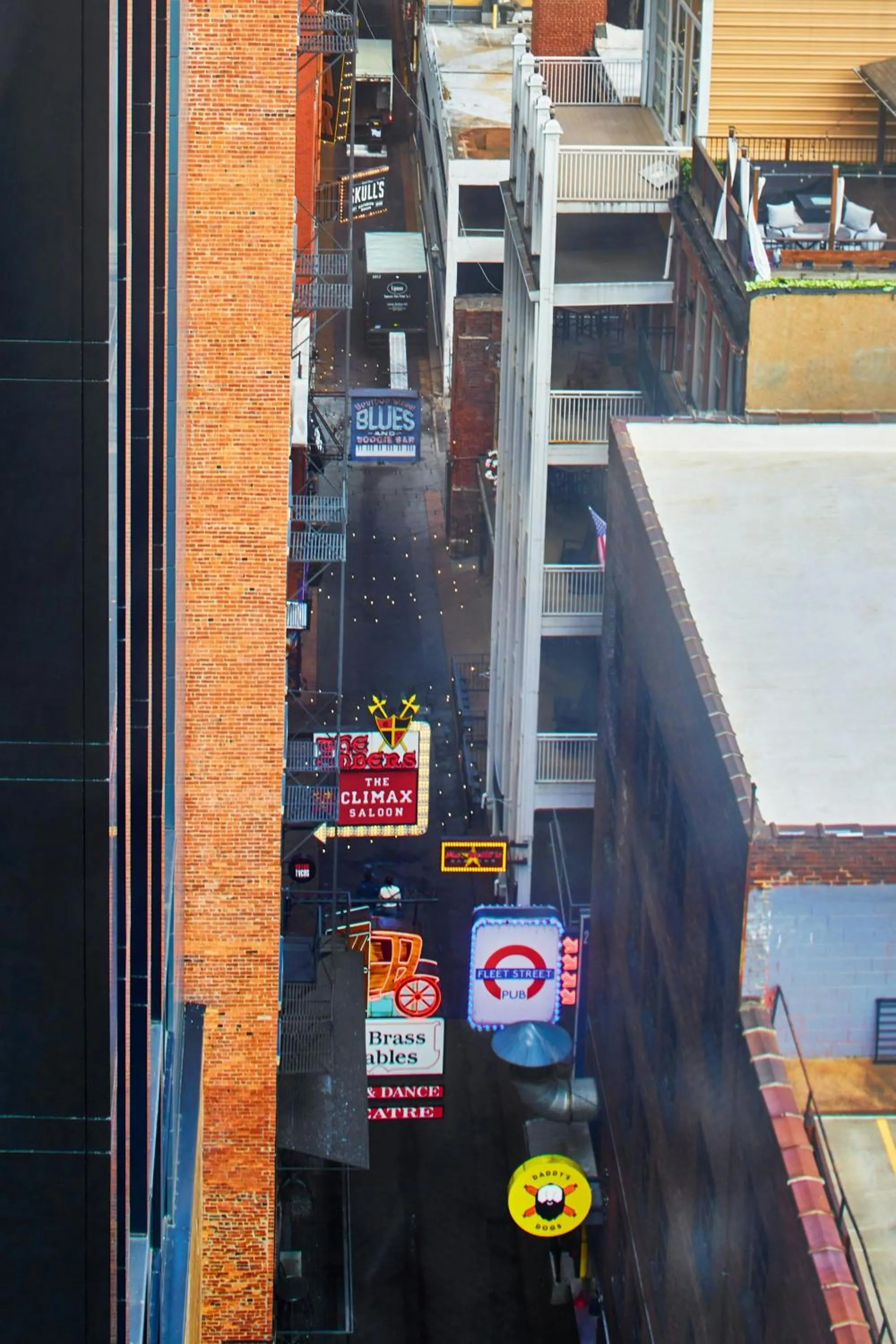 Photo of the whole room in Courtyard by Marriott Nashville Downtown