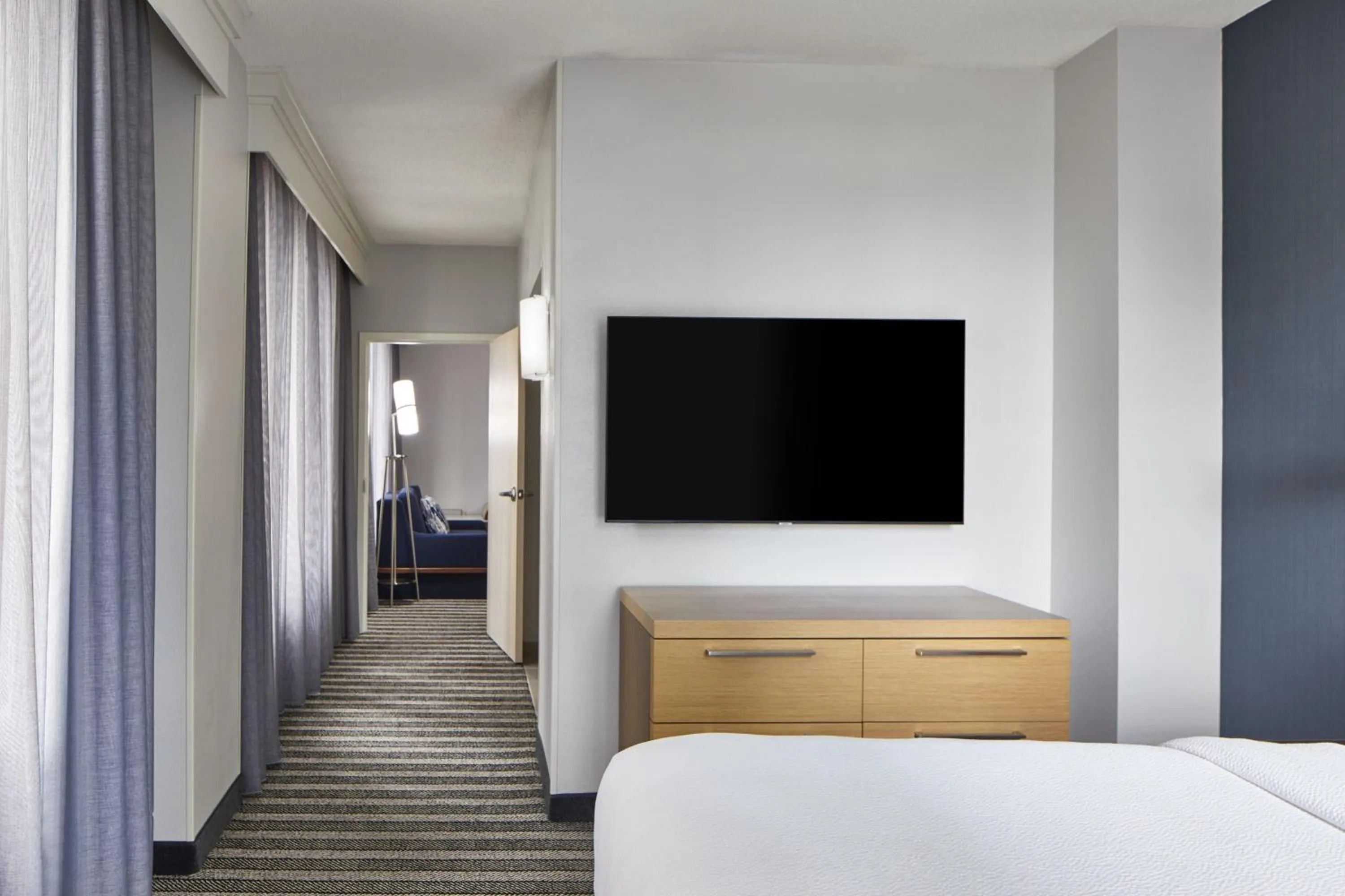 Photo of the whole room, Bed in Courtyard by Marriott Nashville Downtown