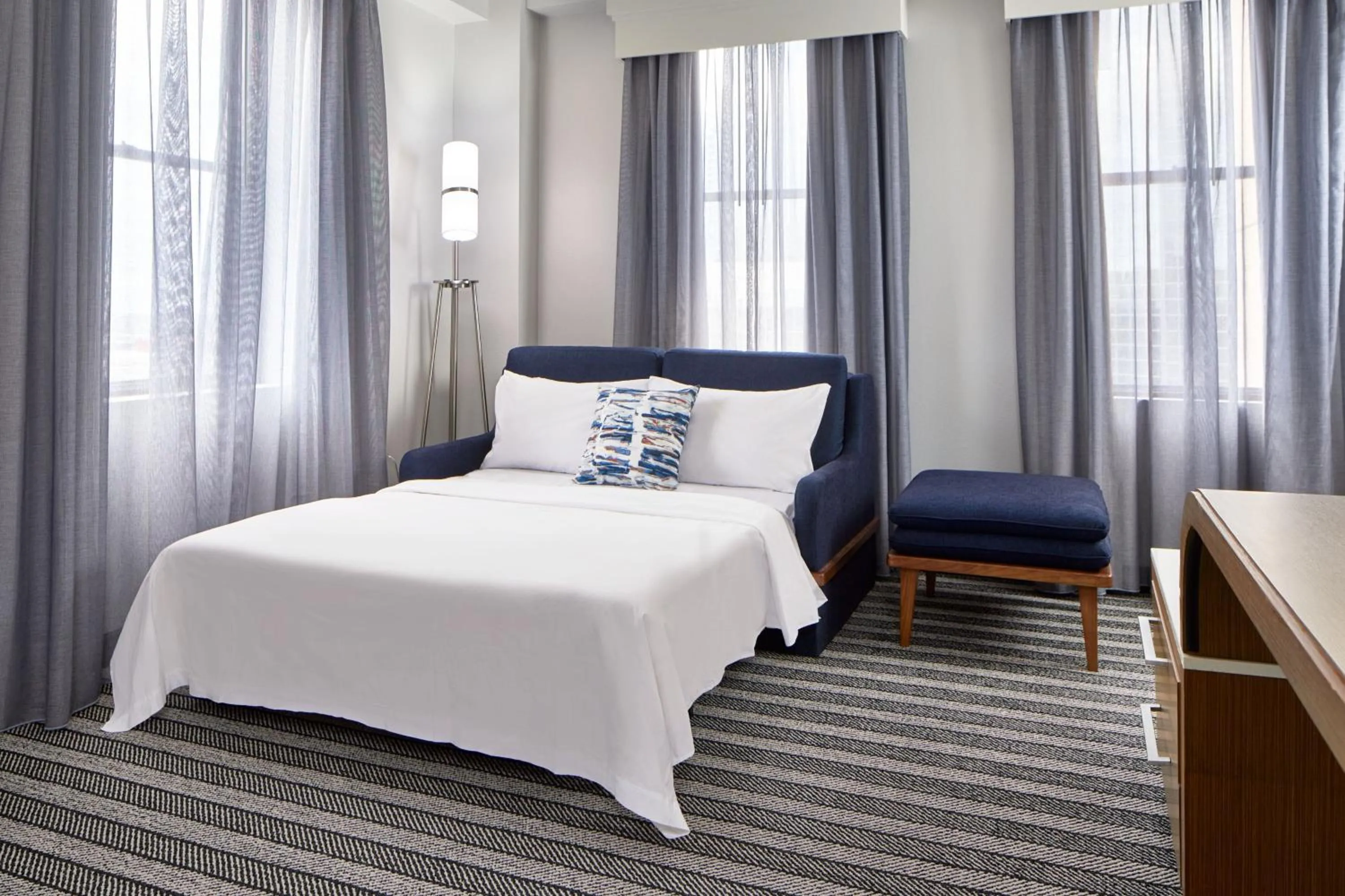 Photo of the whole room, Bed in Courtyard by Marriott Nashville Downtown