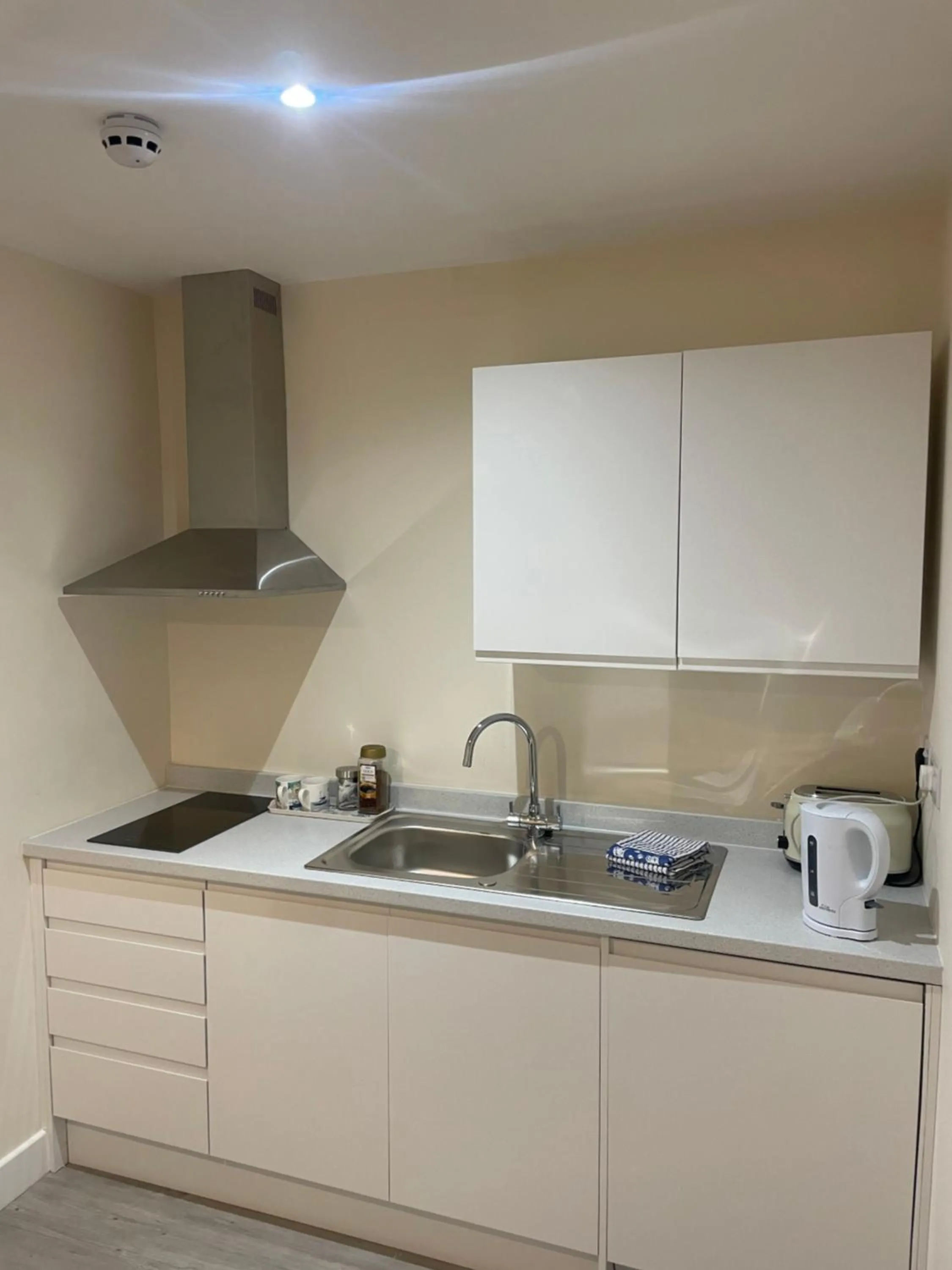 Kitchen or kitchenette in Regal Hotel