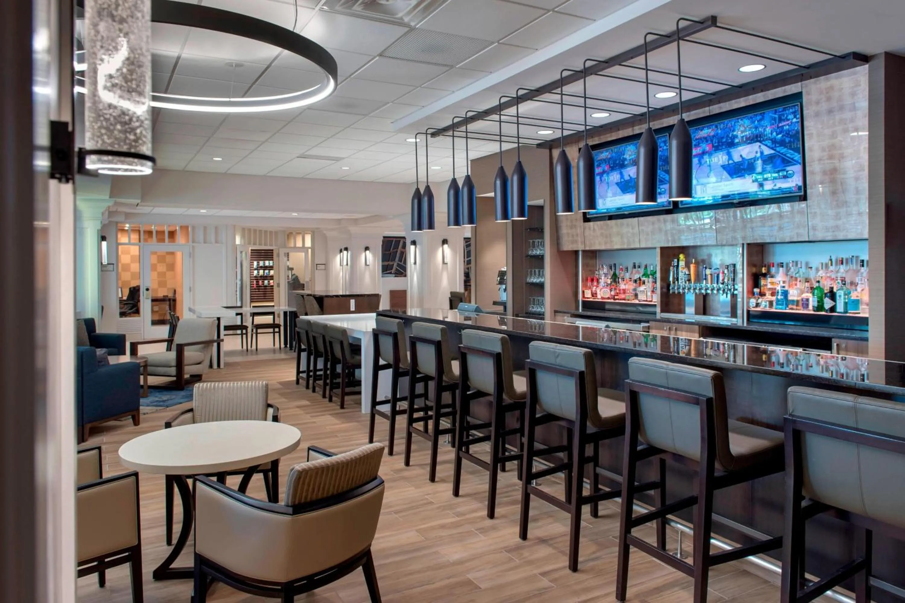 Lounge or bar in Boston Marriott Peabody