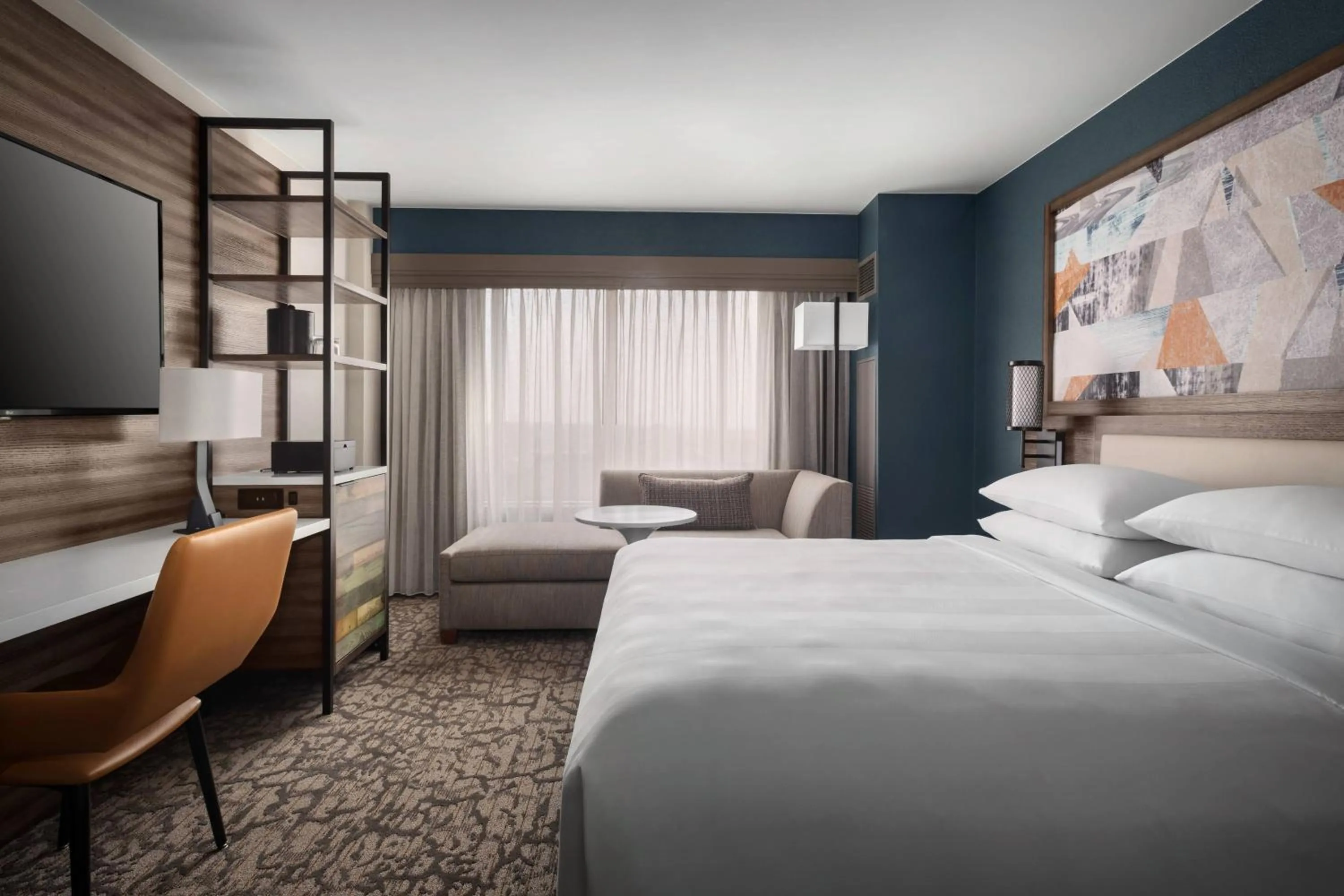 Photo of the whole room, Bed in Marriott Boston Quincy