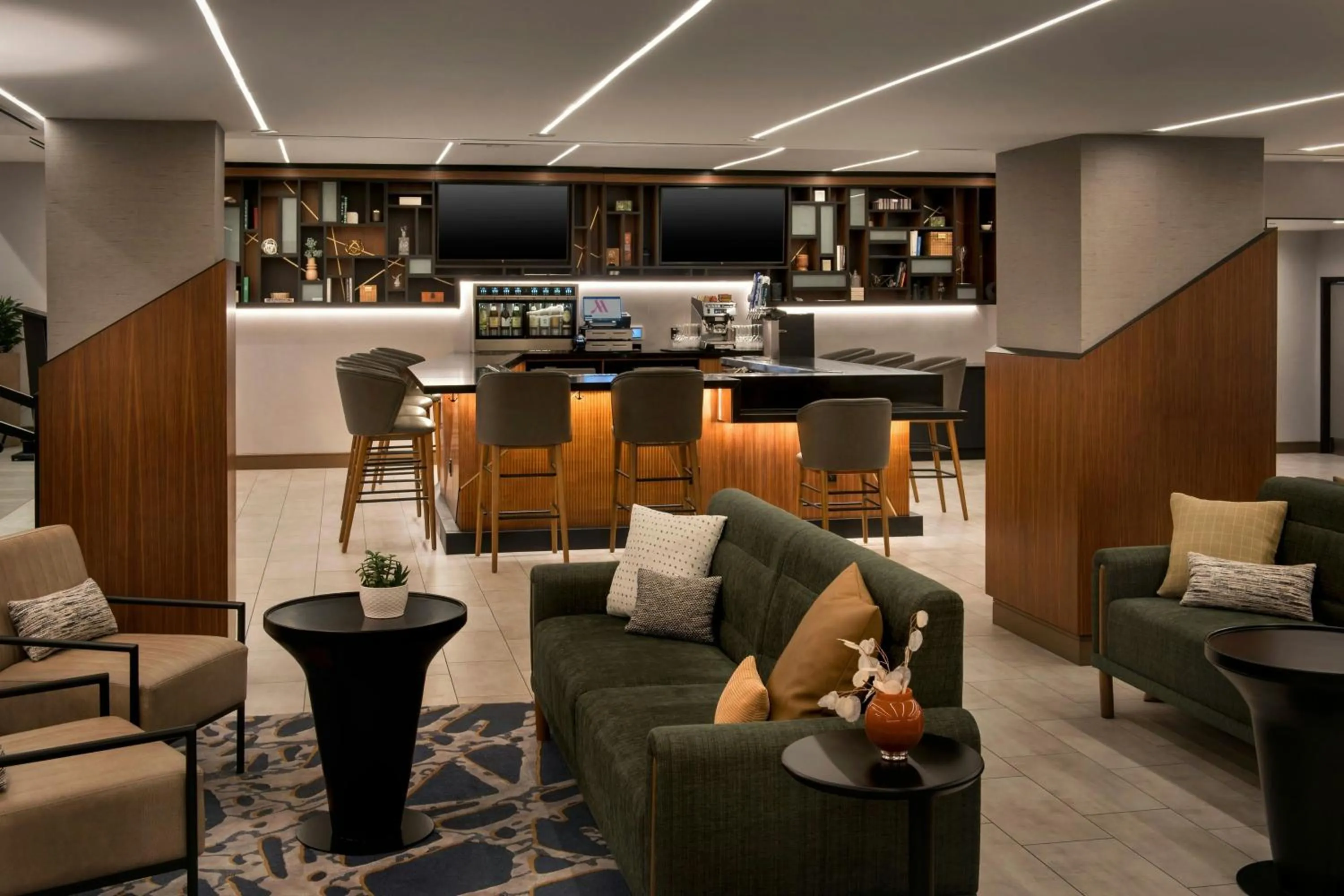 Lounge or bar in Marriott Springfield Downtown