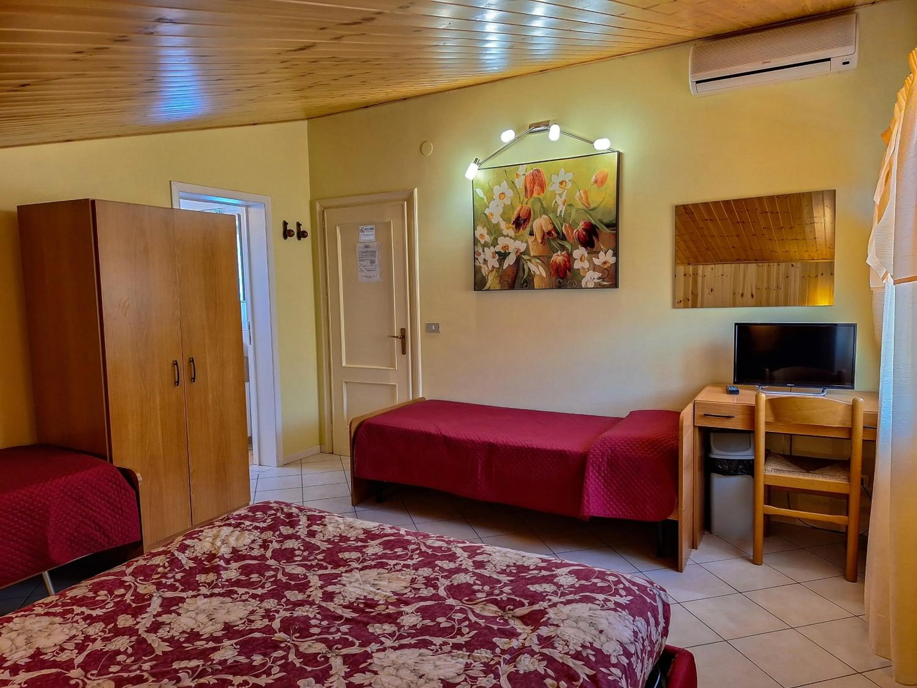 Bed in Bed & Breakfast "Il Ghiro"