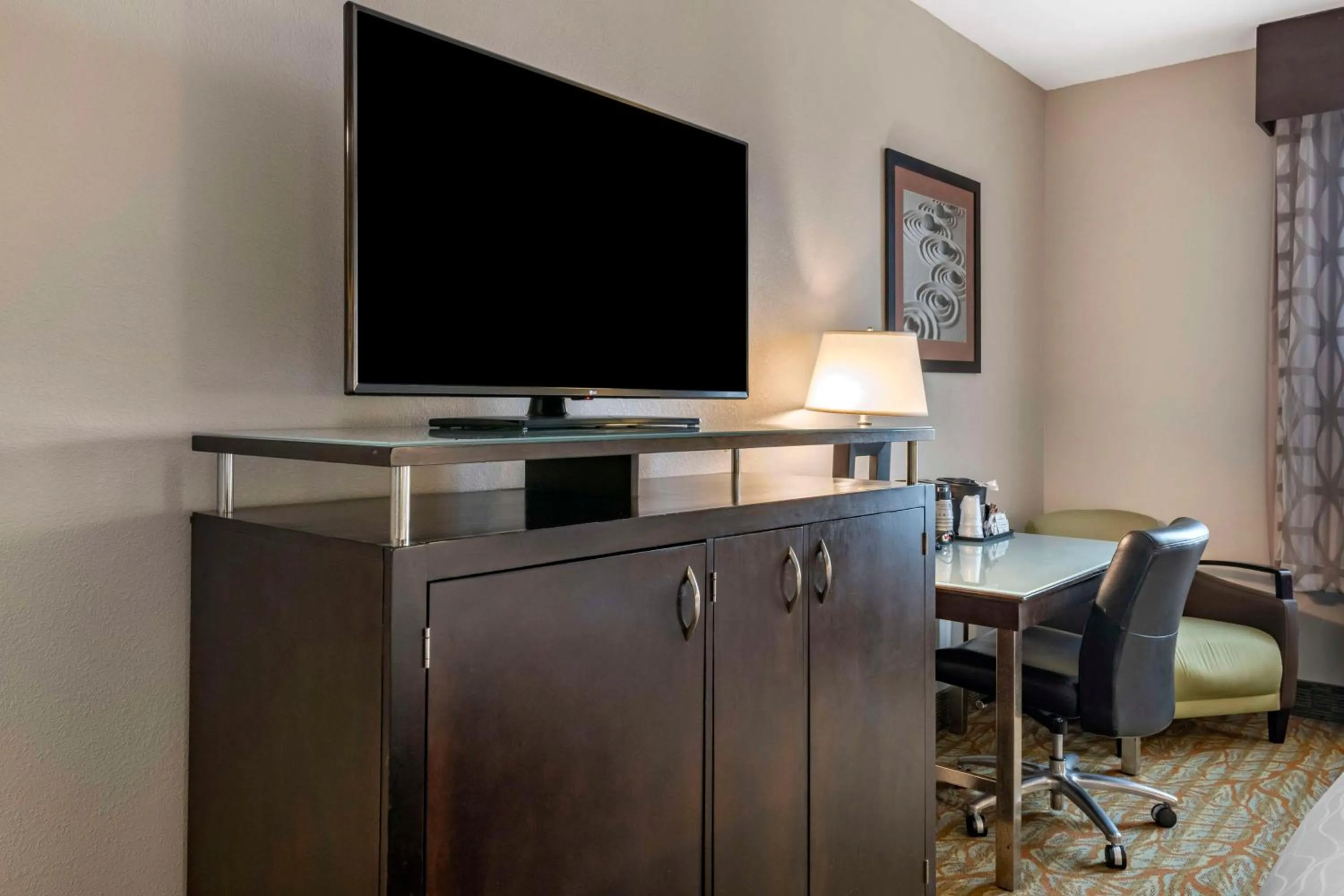 Bedroom in Best Western Plus Bradenton Gateway Hotel